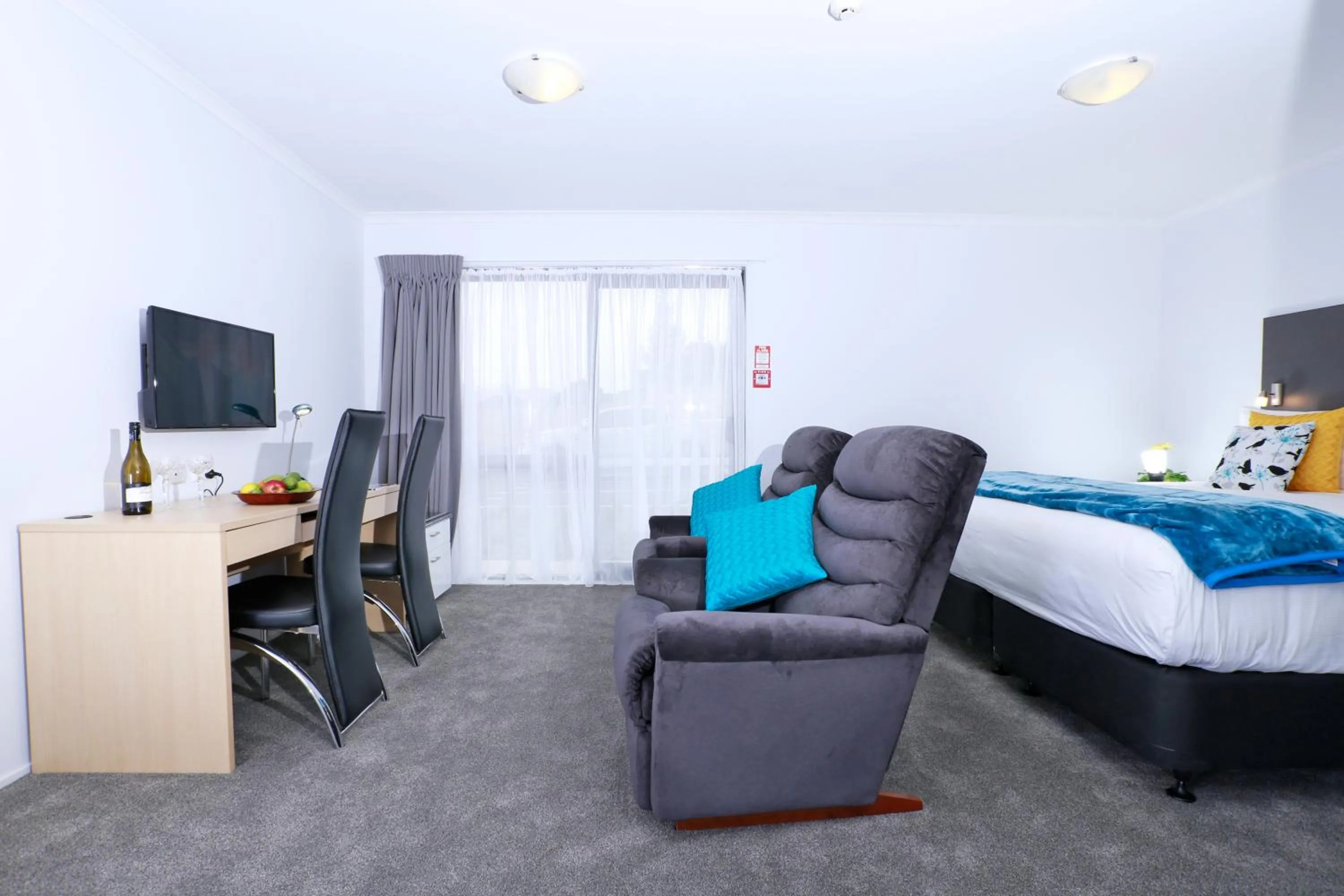 Photo of the whole room, Bed in BKs Premier Motel Hamilton