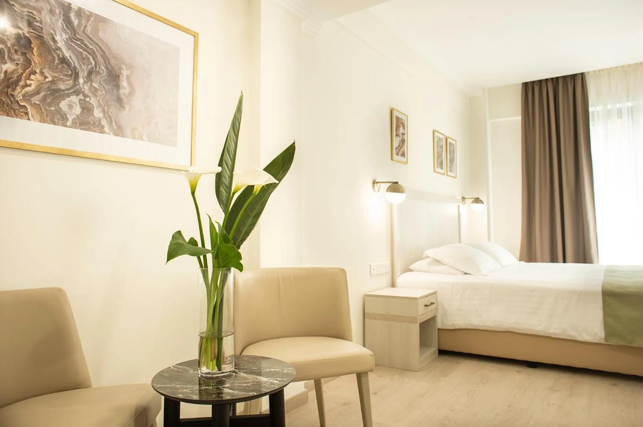 Communal lounge/ TV room, Bed in Roseum Boutique Hotel