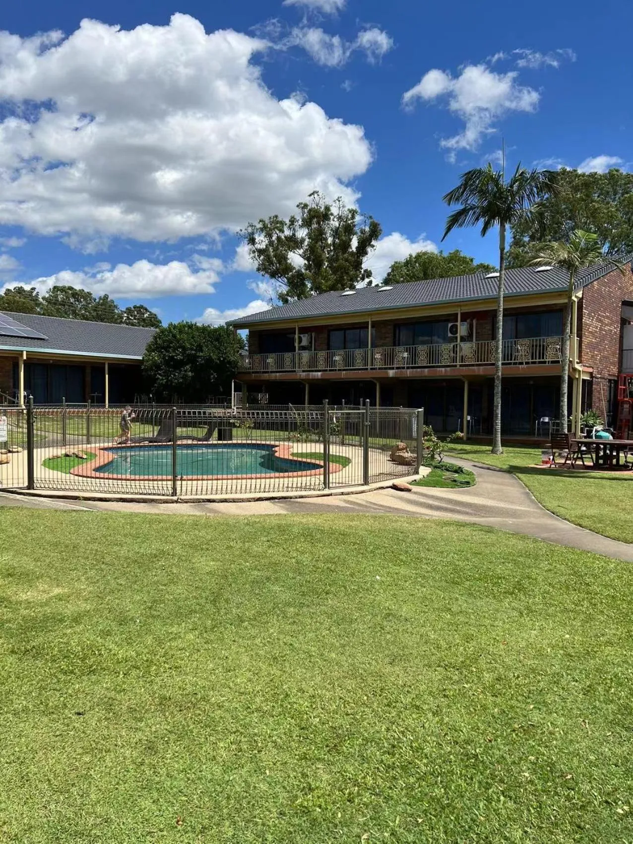 Pool view in Oxley Motor Inn