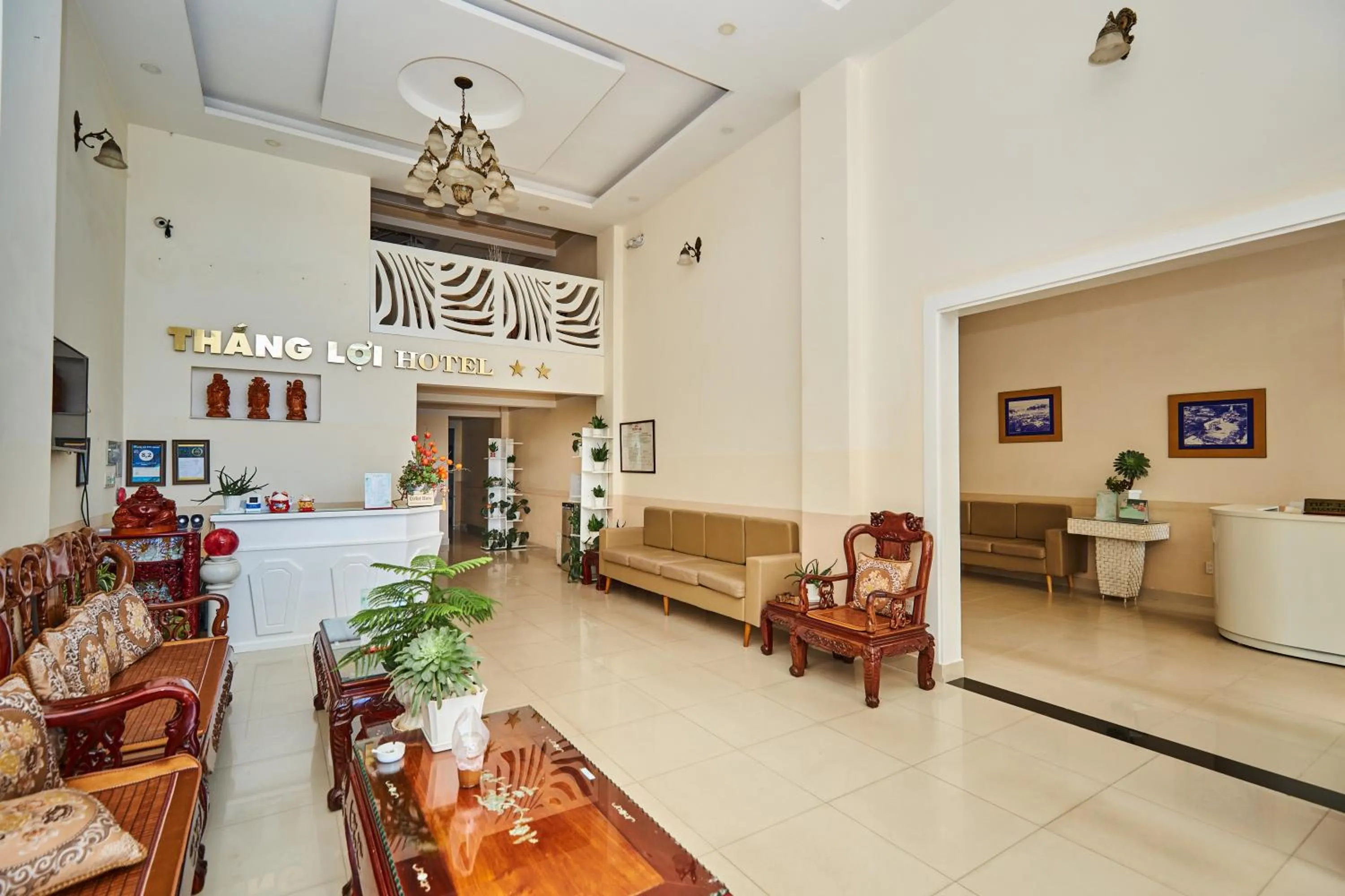 Communal lounge/ TV room in Ngoc Nguyen Anh Hotel Da Lat