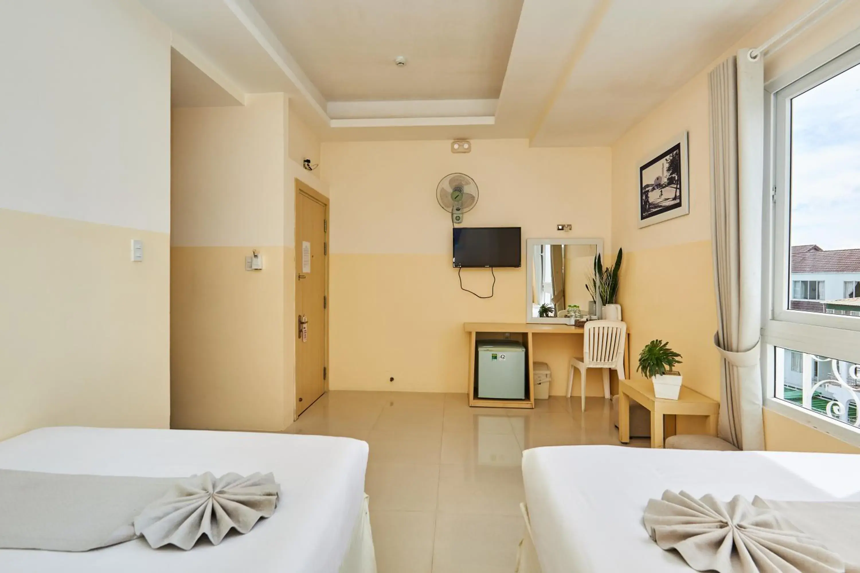 Communal lounge/ TV room, Bed in Ngoc Nguyen Anh Hotel Da Lat Communal lounge/ TV room, Bed in Ngoc Nguyen Anh Hotel Da Lat