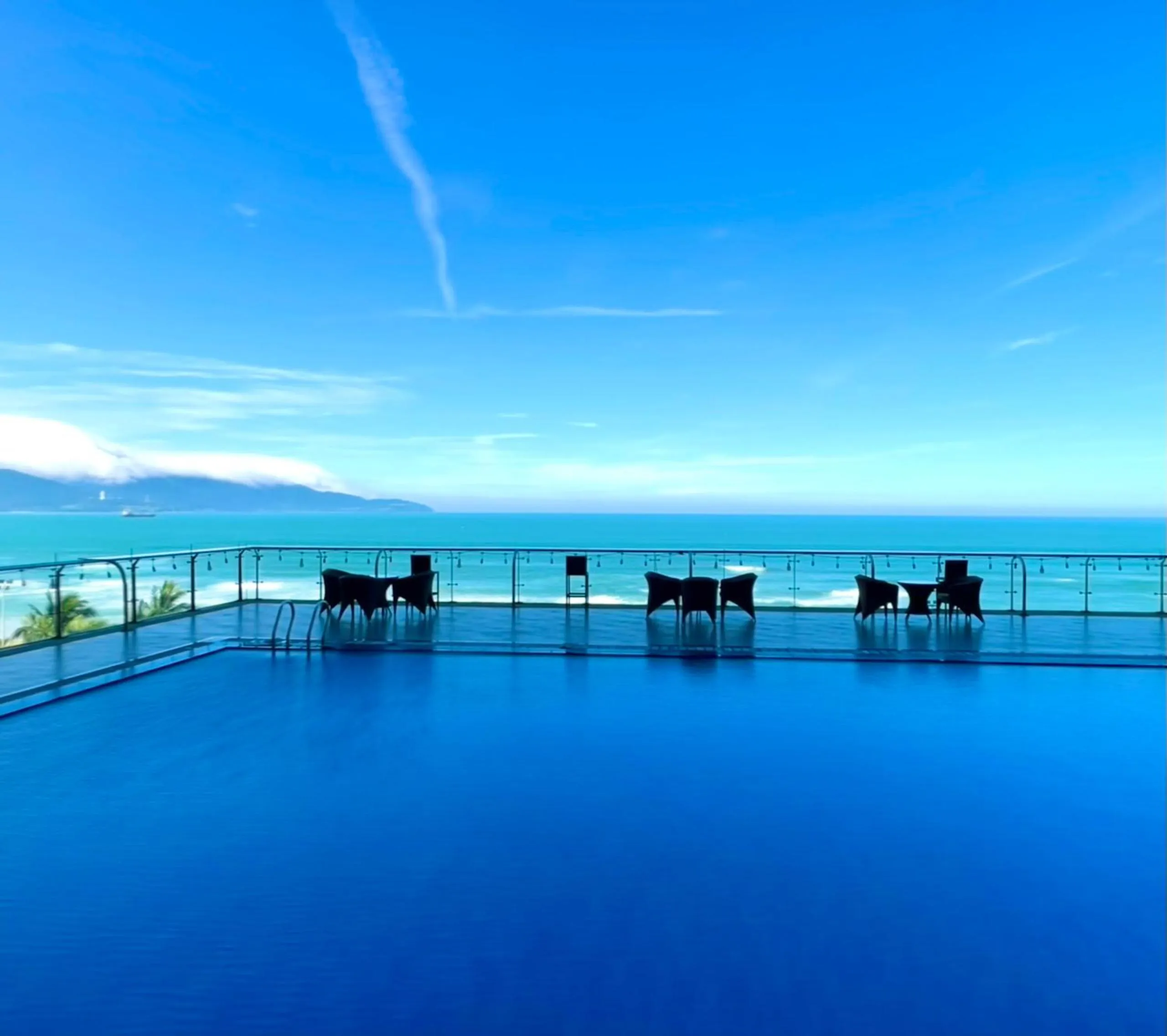 Swimming pool in Serene Beach Hotel Danang