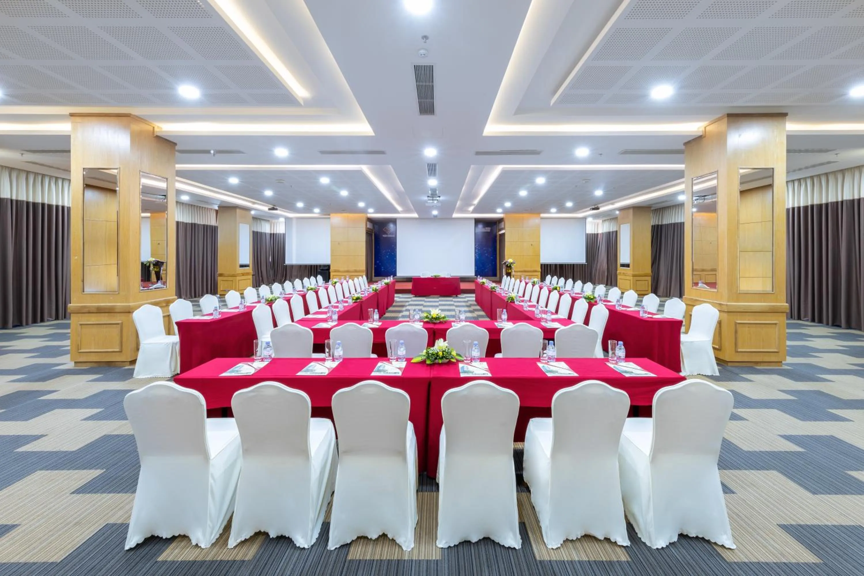 Business facilities in Serene Beach Hotel Danang