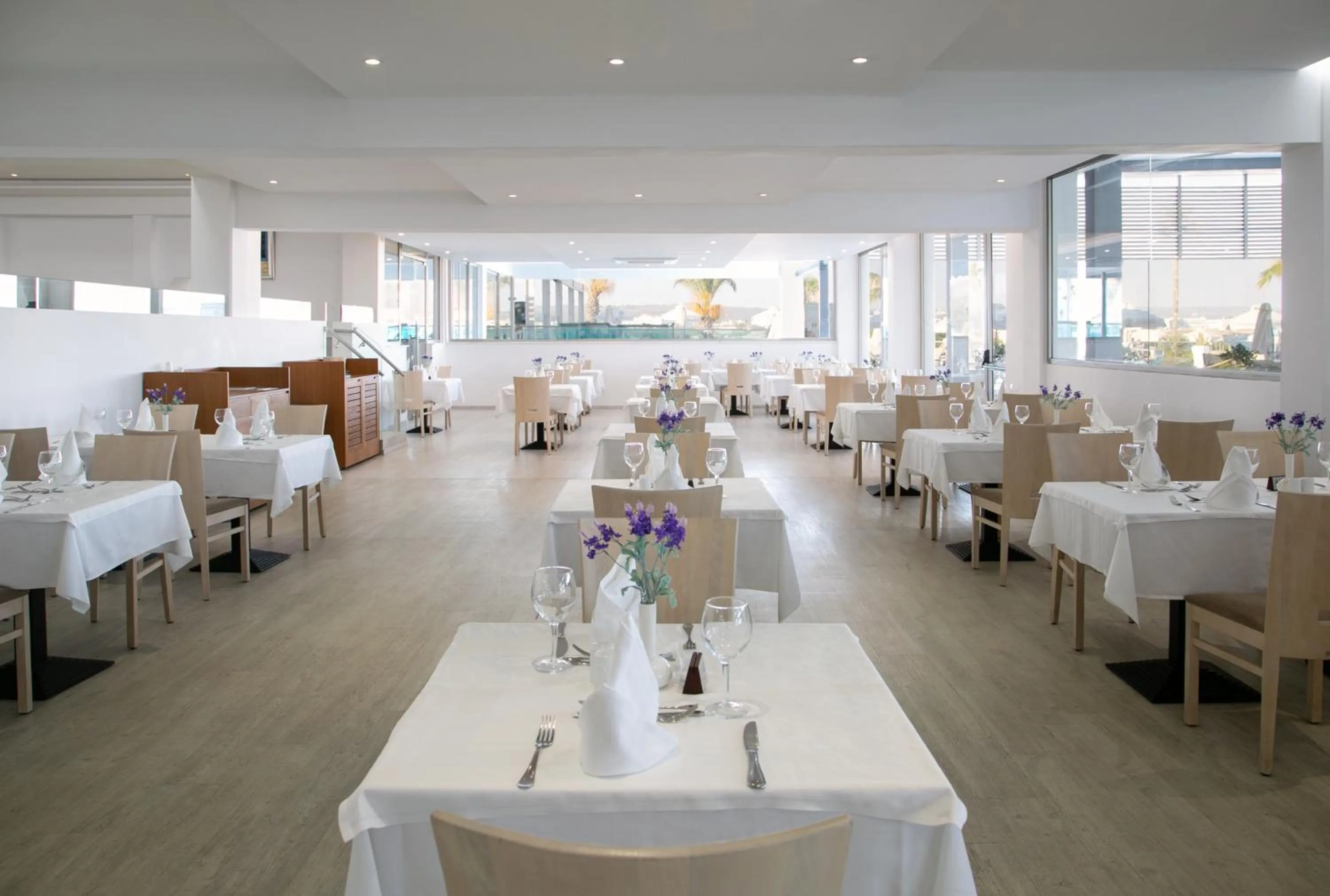 Restaurant/places to eat in Asterias Beach Hotel