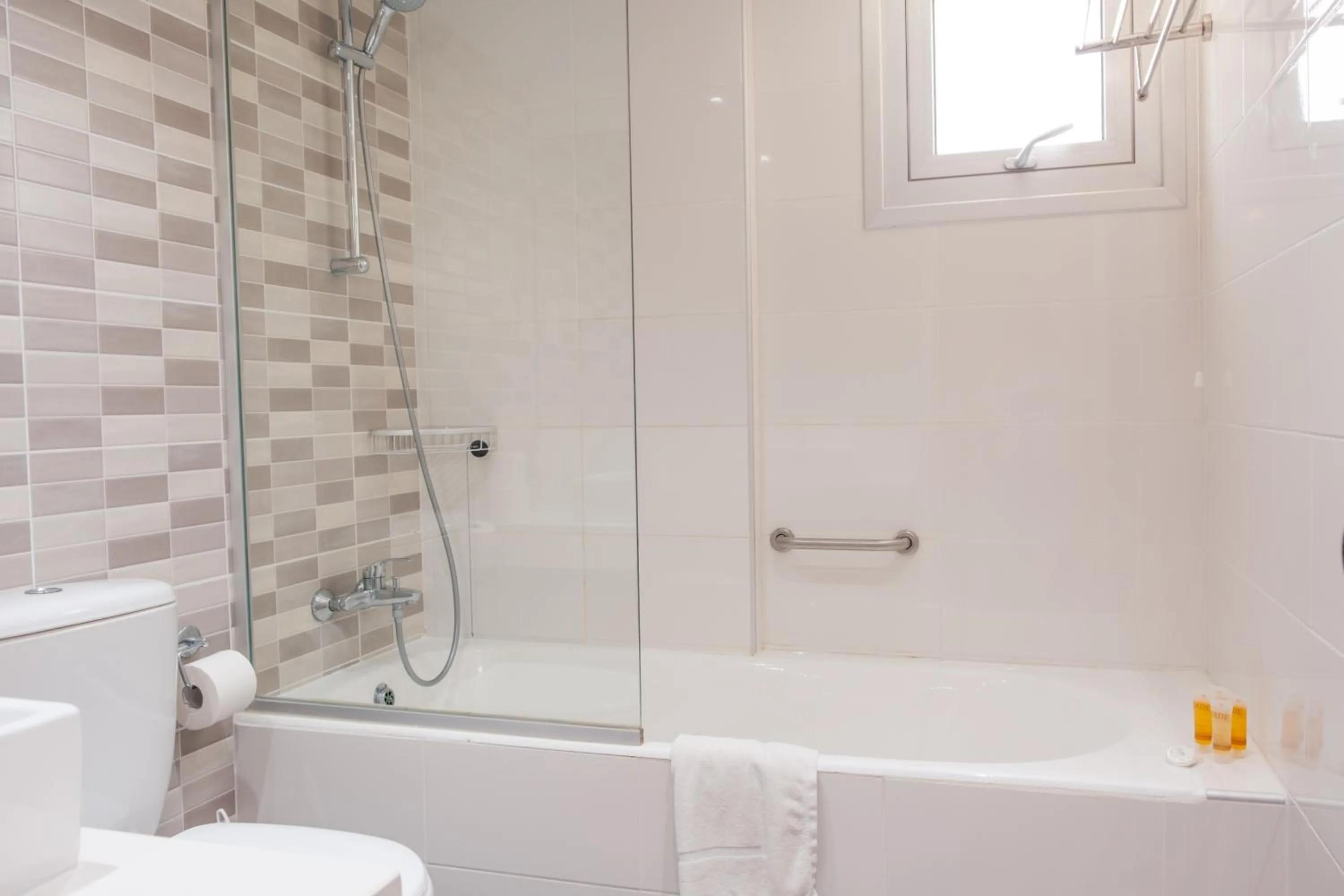 Bath in Kapetanios Bay Hotel Protaras