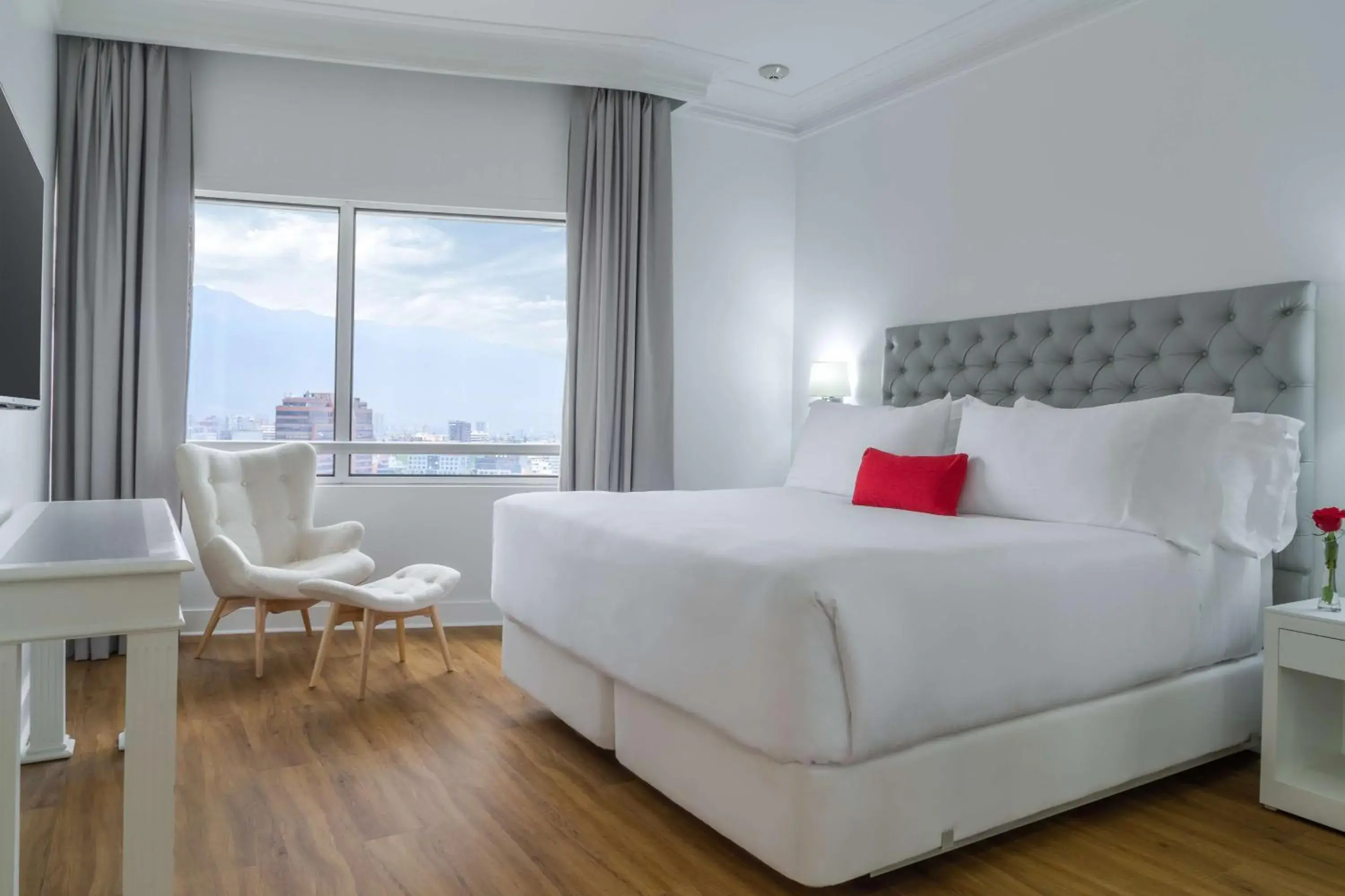 Photo of the whole room, Bed in NH Collection Plaza Santiago Photo of the whole room, Bed in NH Collection Plaza Santiago