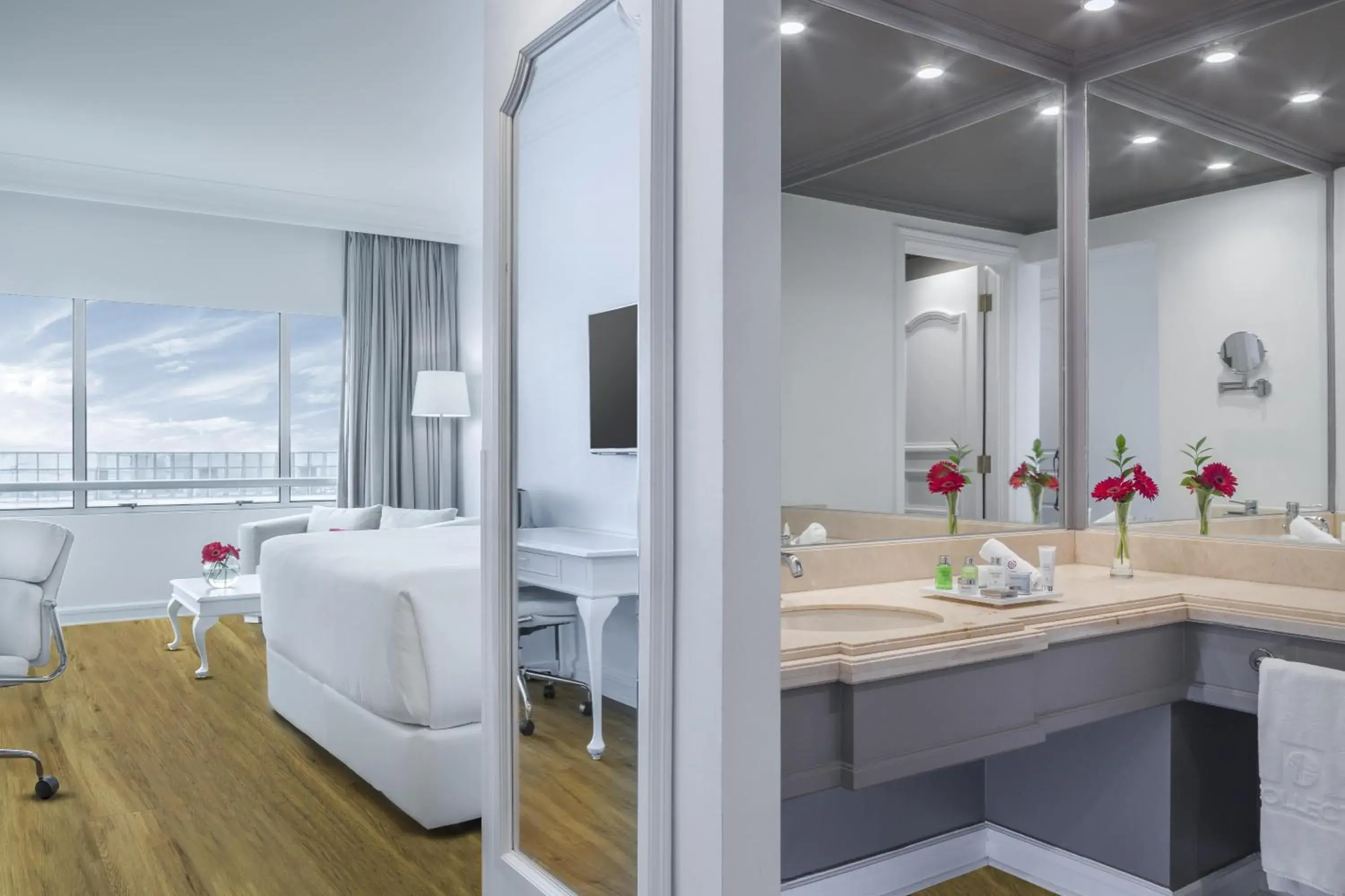 Bathroom, Bed in NH Collection Plaza Santiago Bathroom, Bed in NH Collection Plaza Santiago