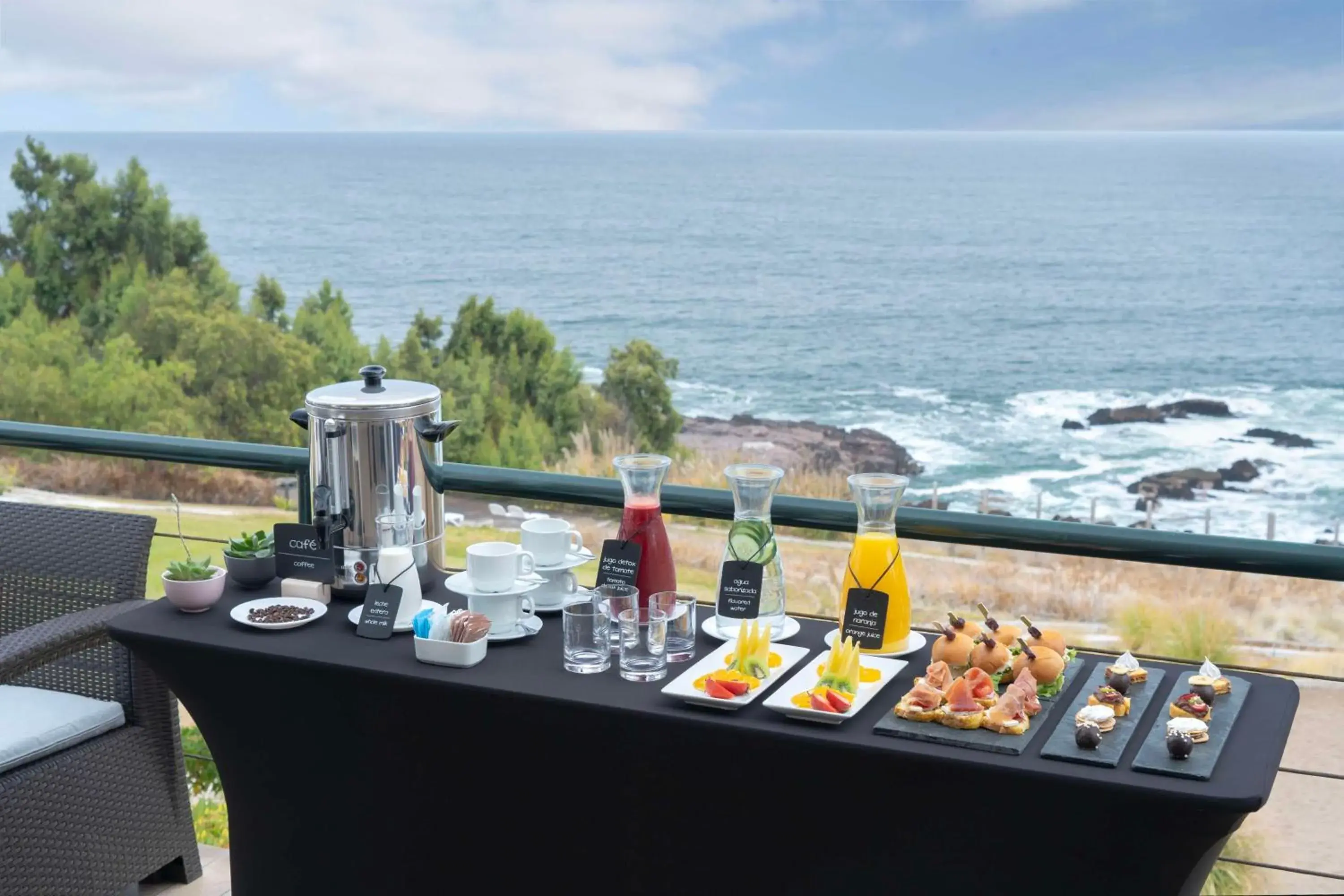 Lounge or bar in NH Iquique Costa Lounge or bar in NH Iquique Costa