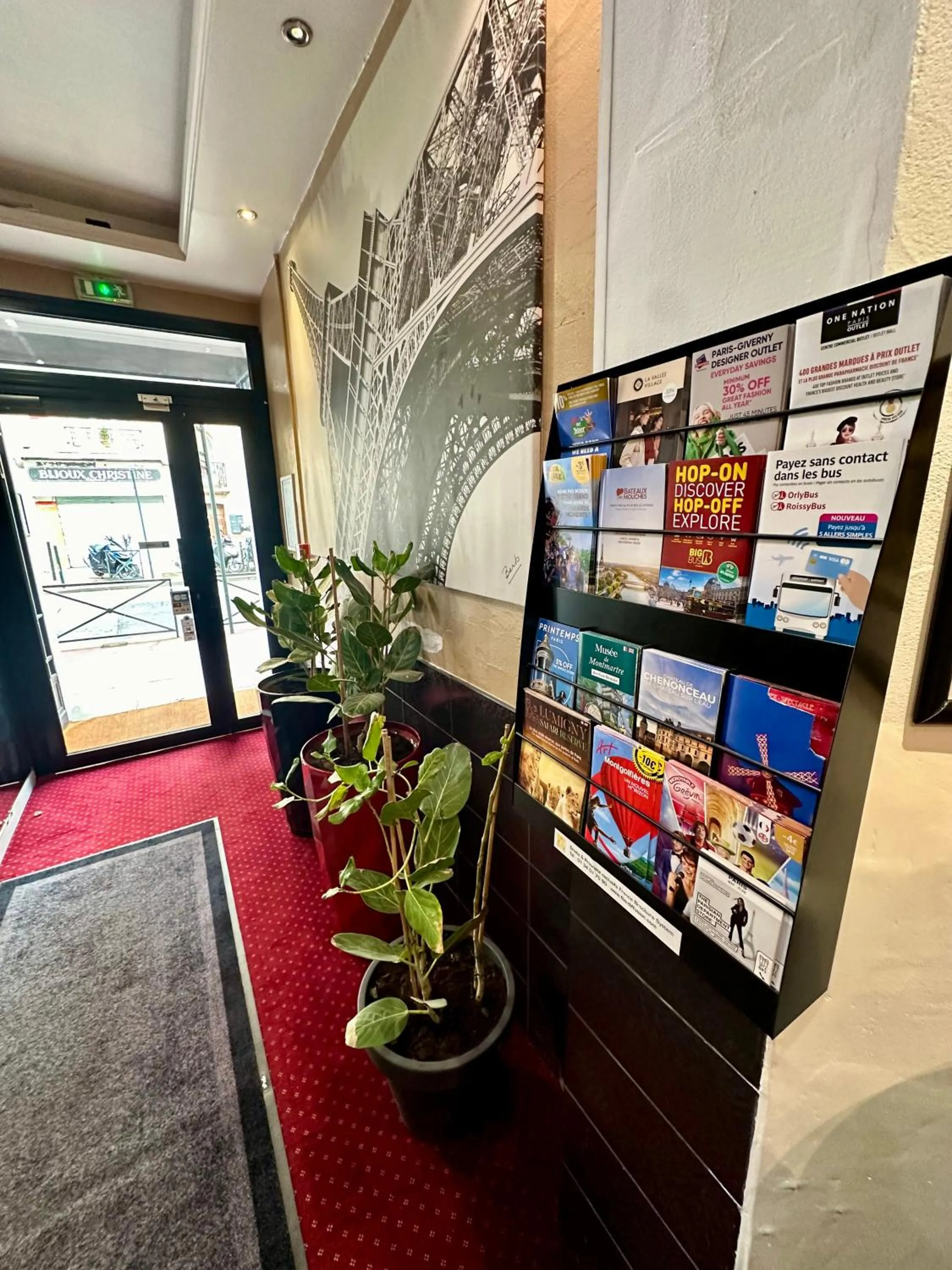 Lobby or reception in Hotel Victor Hugo