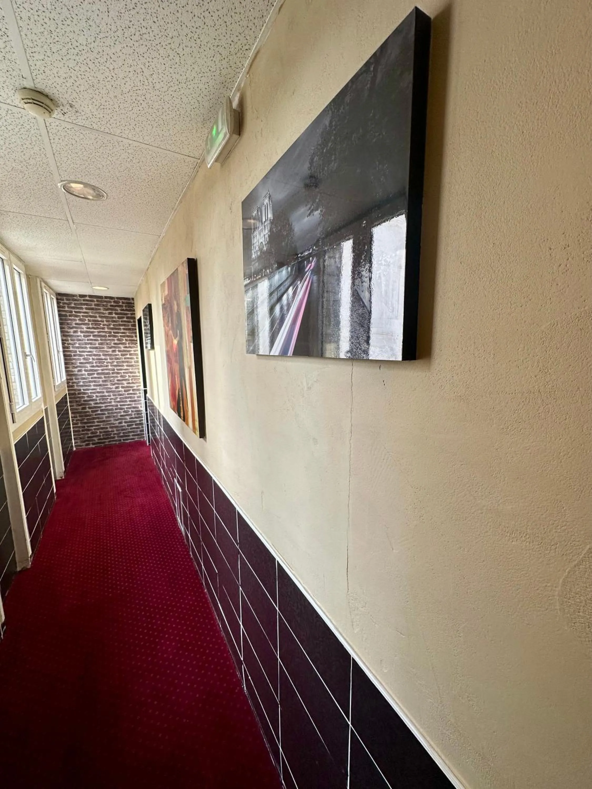 Property building in Hotel Victor Hugo