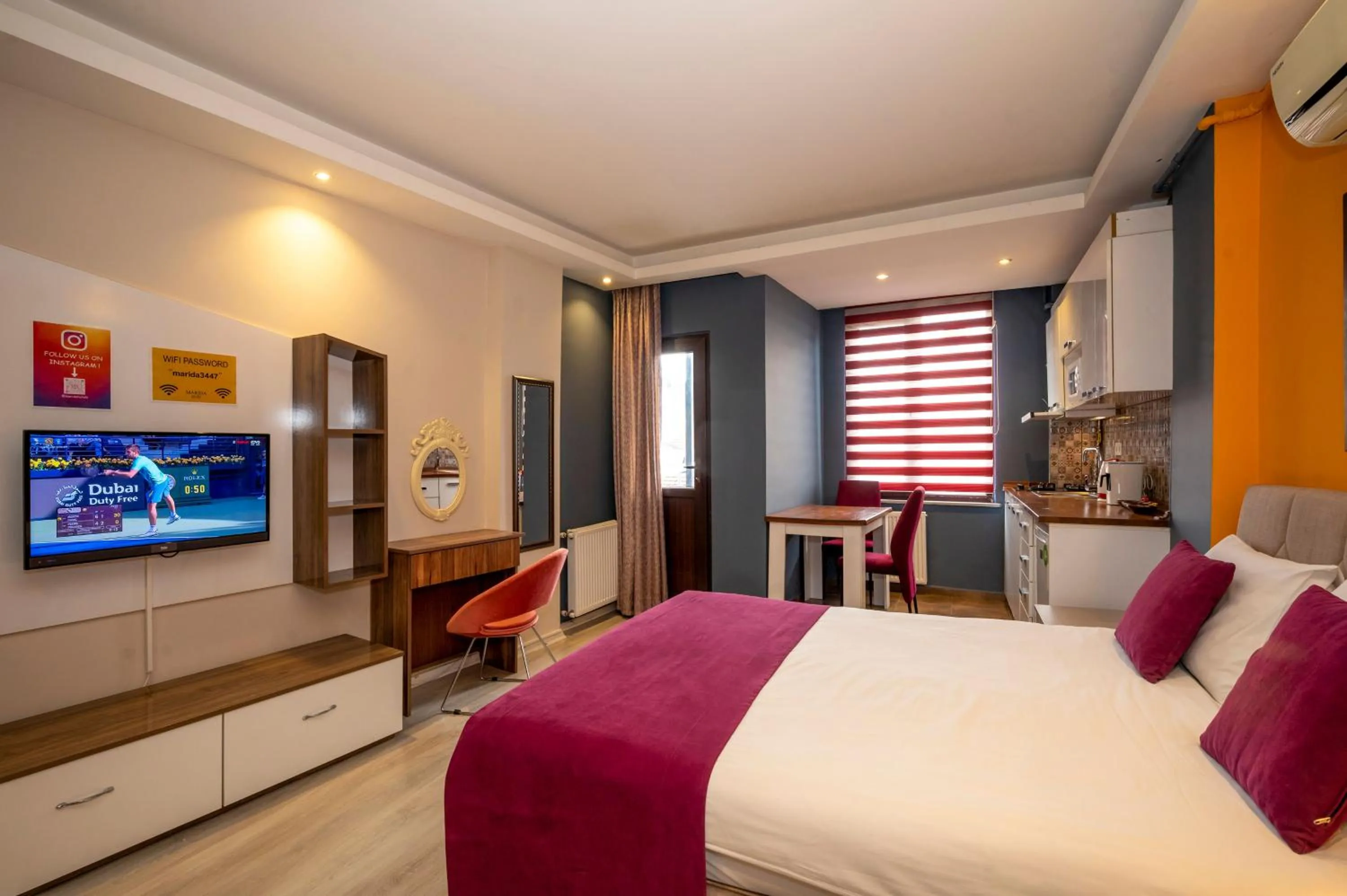 Photo of the whole room, Bed in Marida Suit - Istanbul Taksim