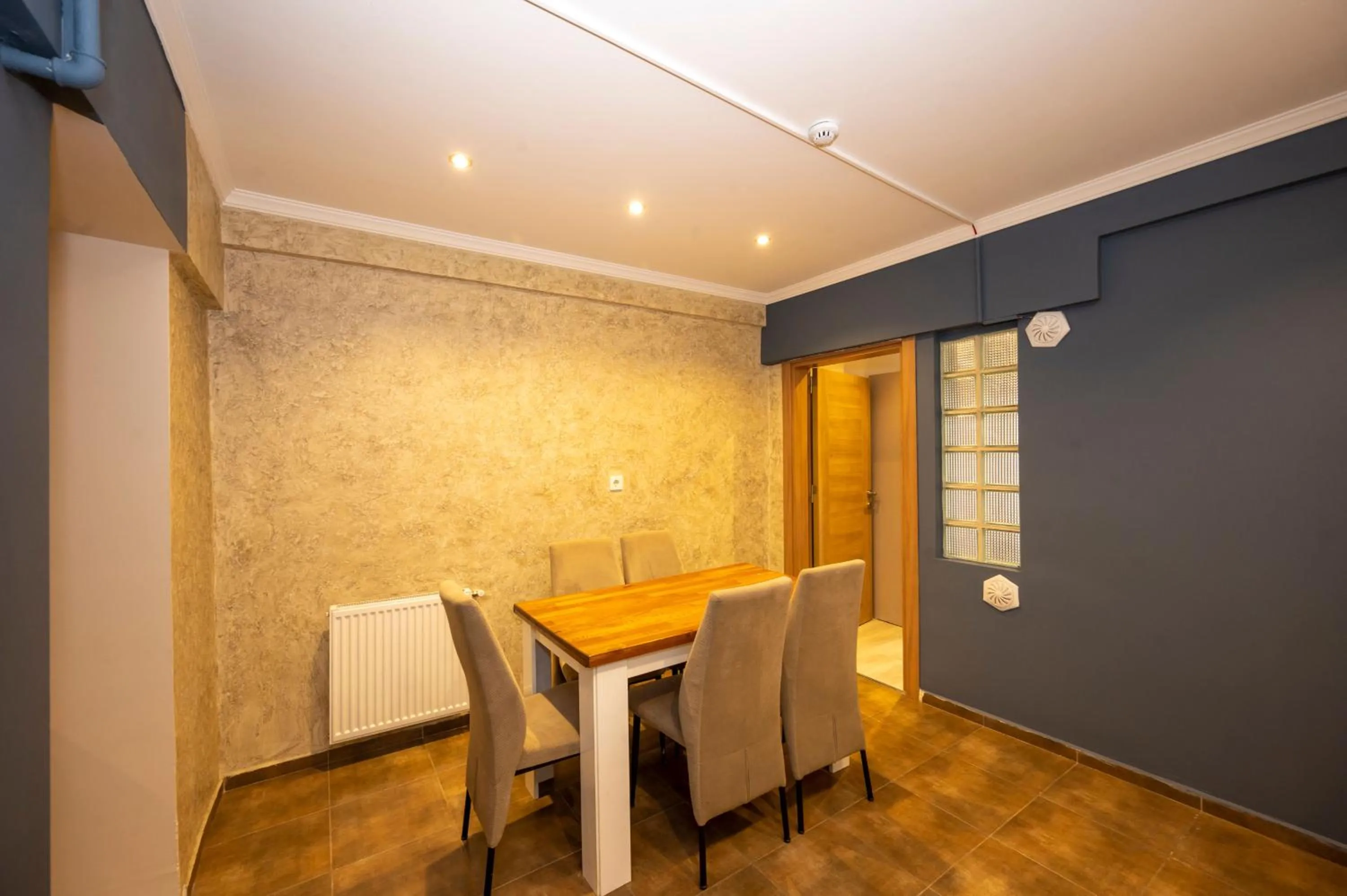 Dining area in Marida Suit - Istanbul Taksim