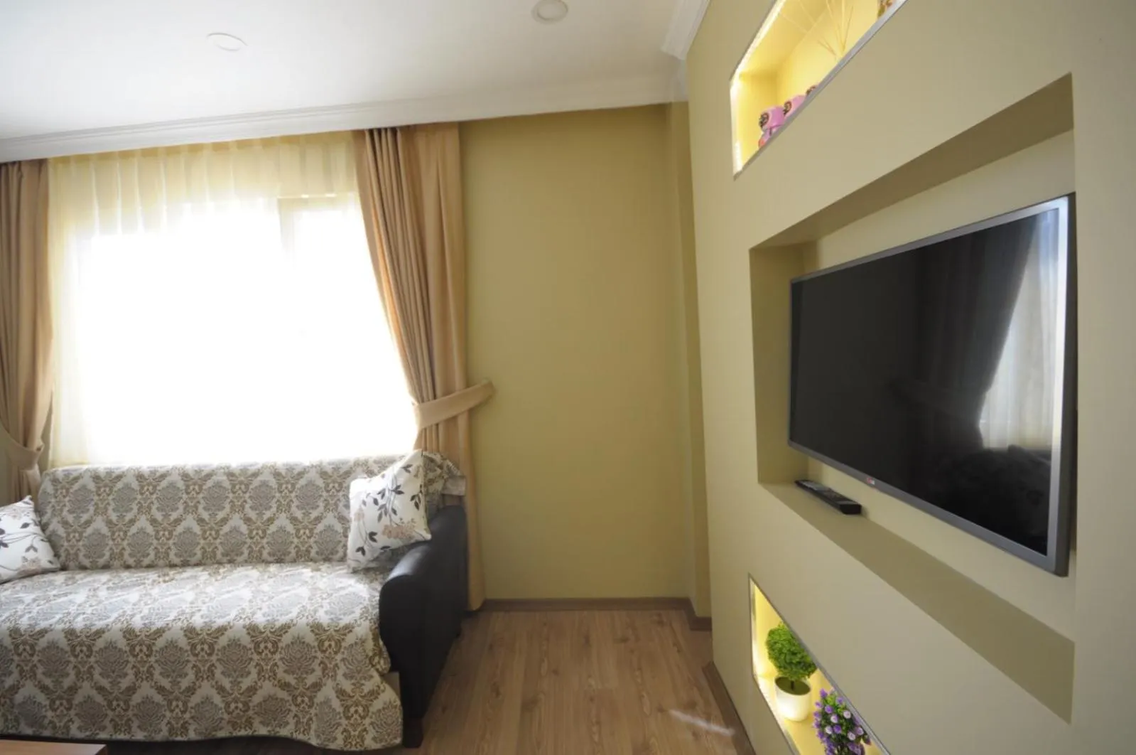 Communal lounge/ TV room in Marida Suit - Istanbul Taksim