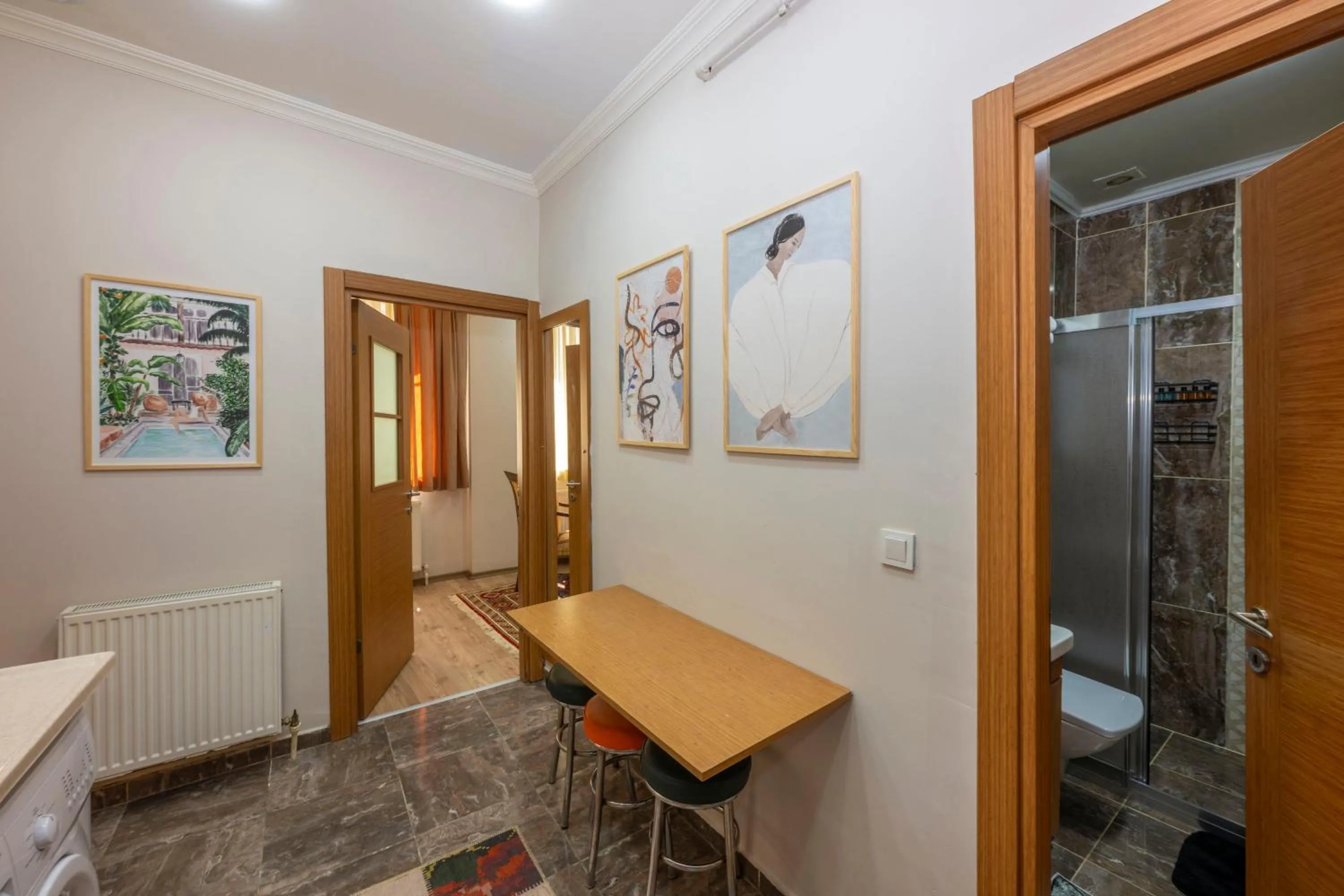 Shower in Marida Suit - Istanbul Taksim