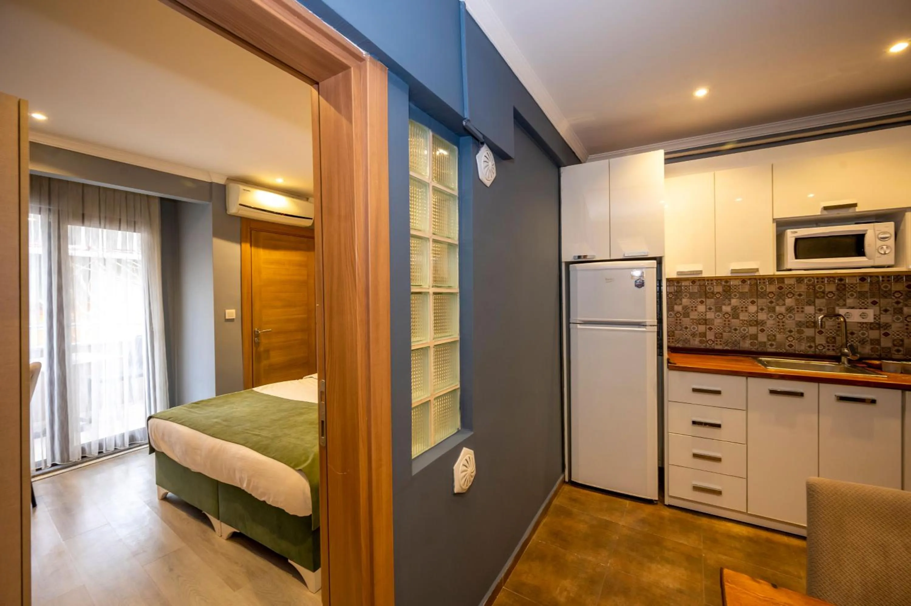 Kitchen or kitchenette, Bed in Marida Suit - Istanbul Taksim