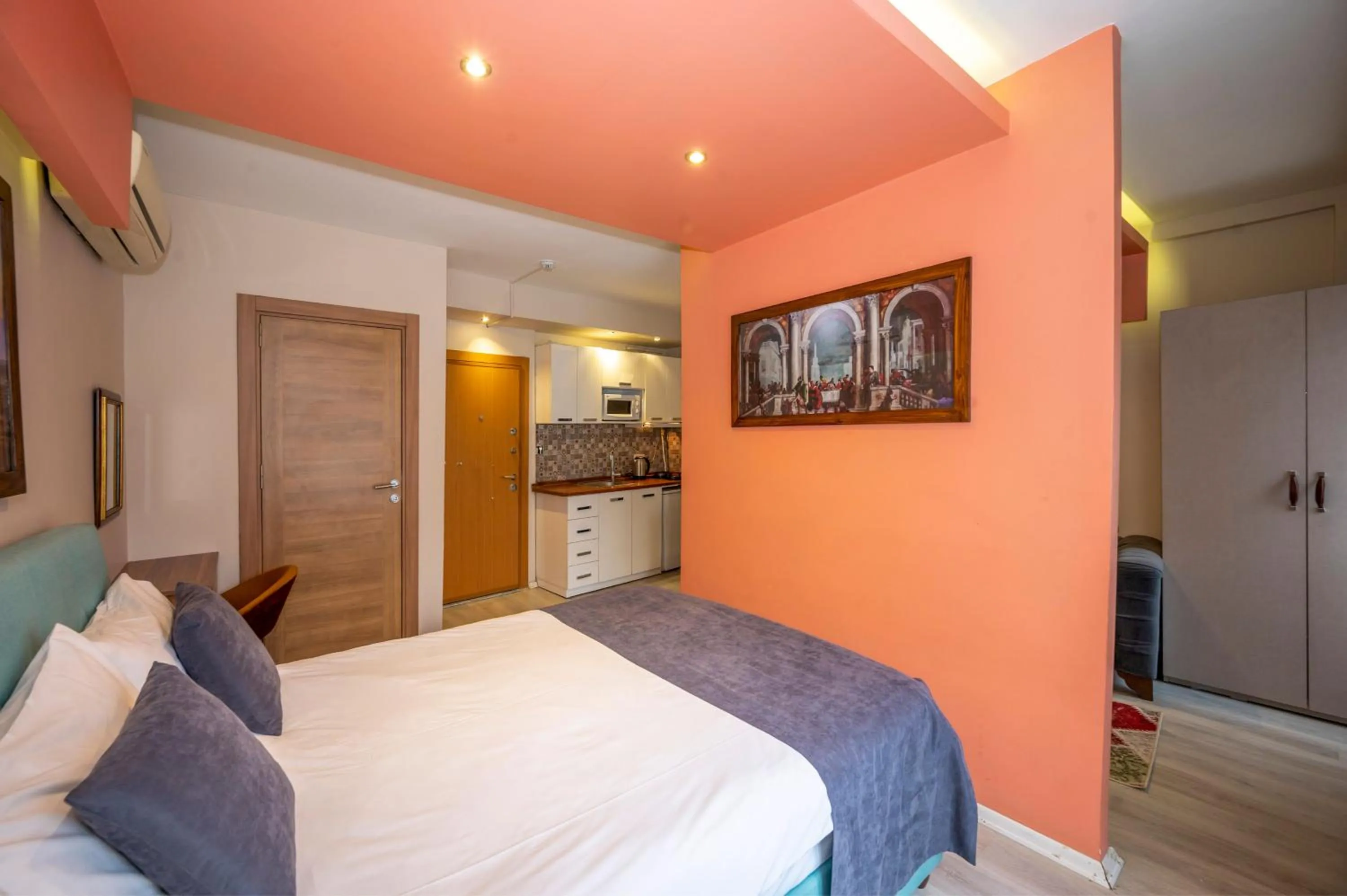 Bed in Marida Suit - Istanbul Taksim