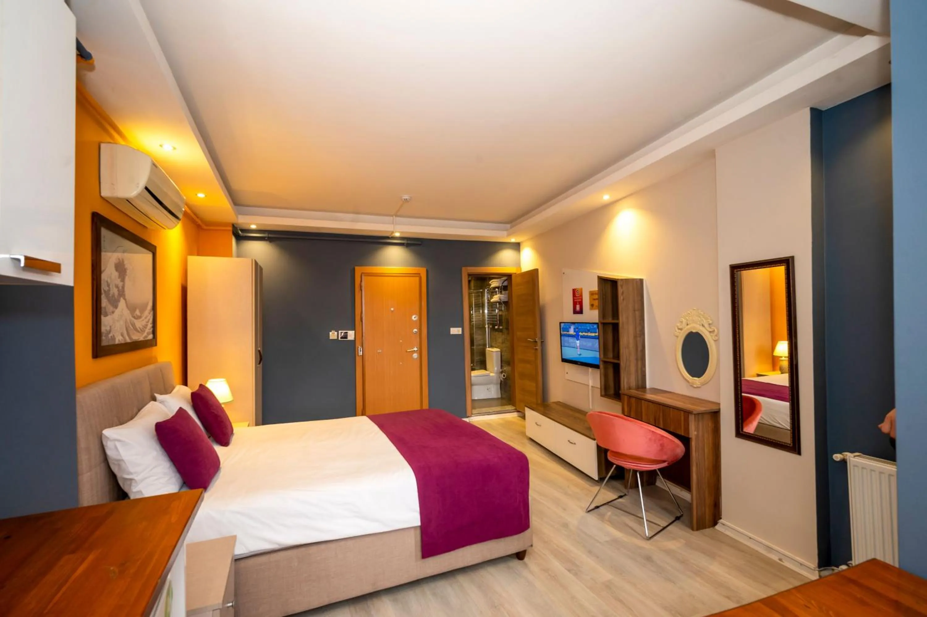 Photo of the whole room, Bed in Marida Suit - Istanbul Taksim