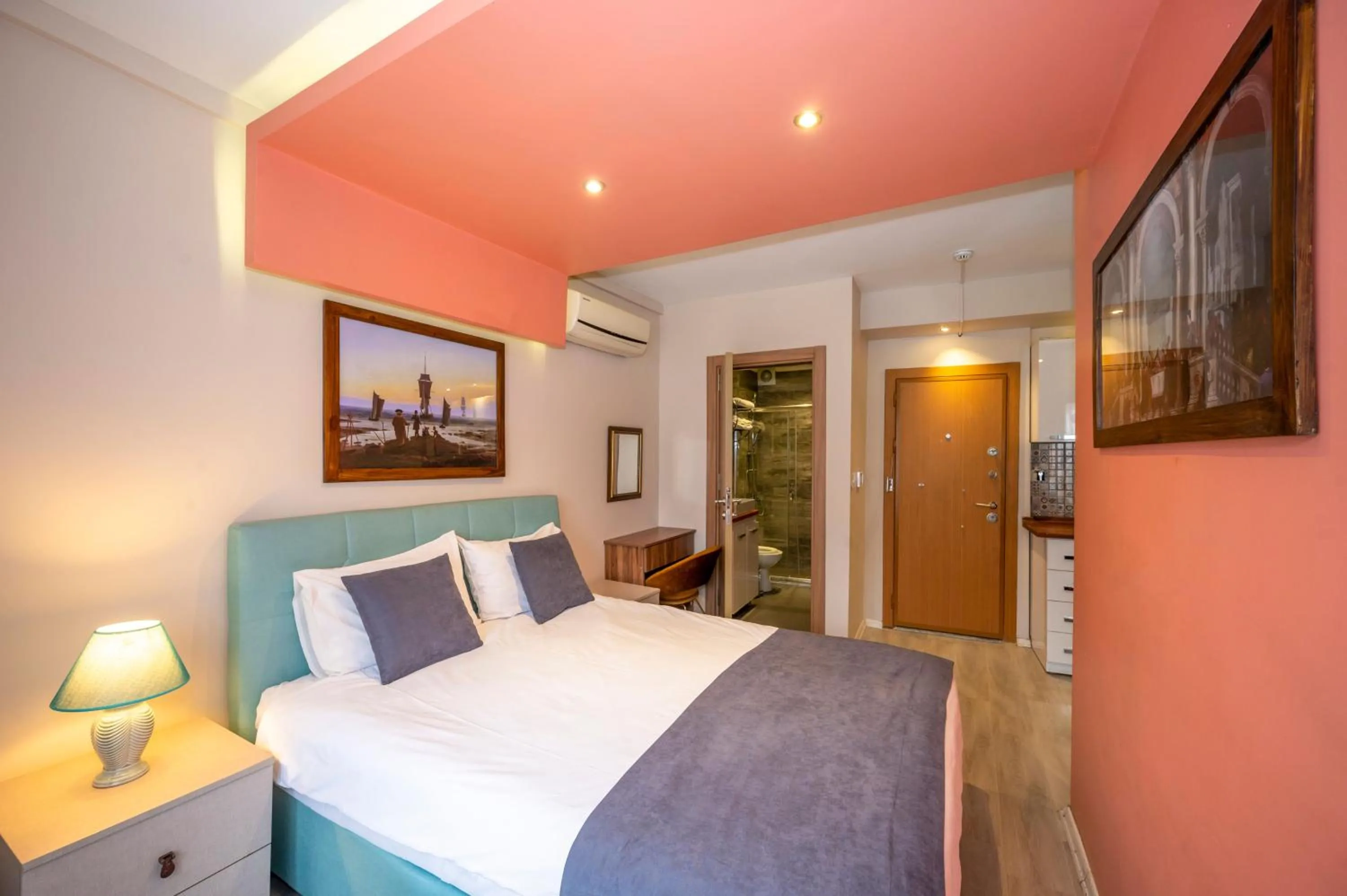 Bed in Marida Suit - Istanbul Taksim