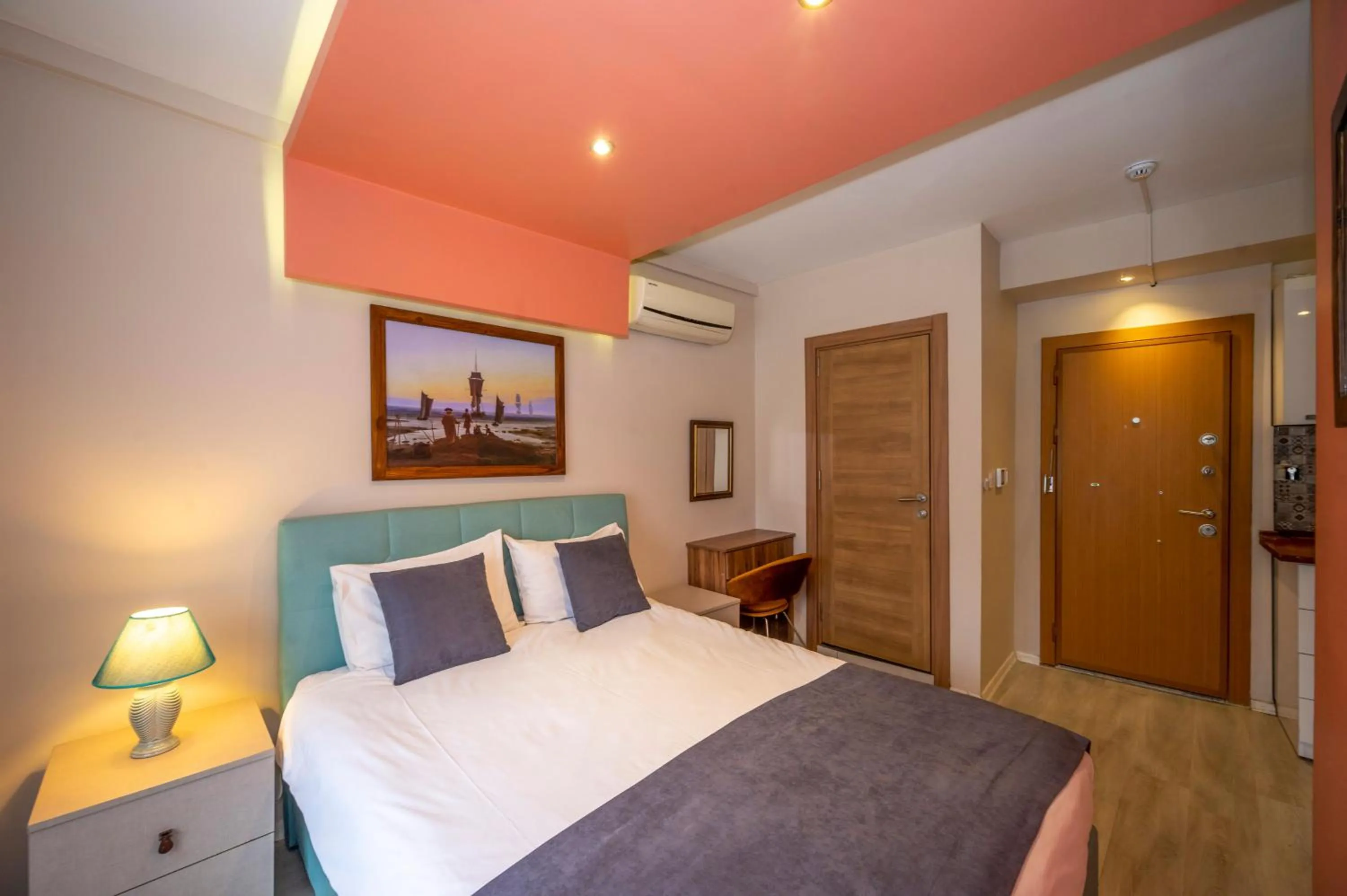 Bed in Marida Suit - Istanbul Taksim