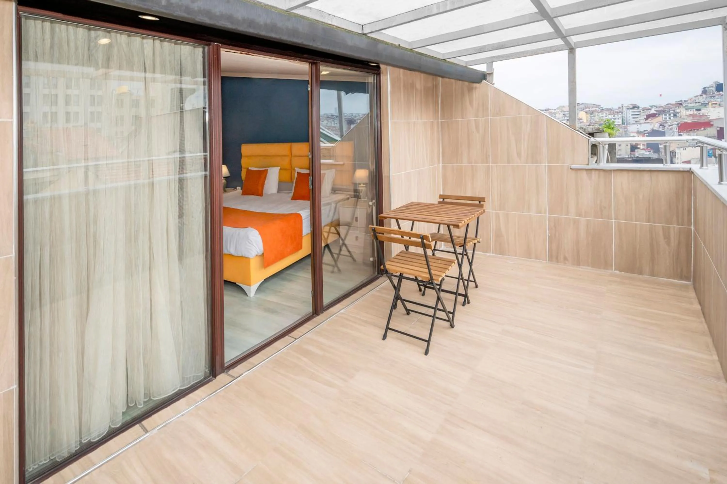 Balcony/Terrace, Bed in Marida Suit - Istanbul Taksim