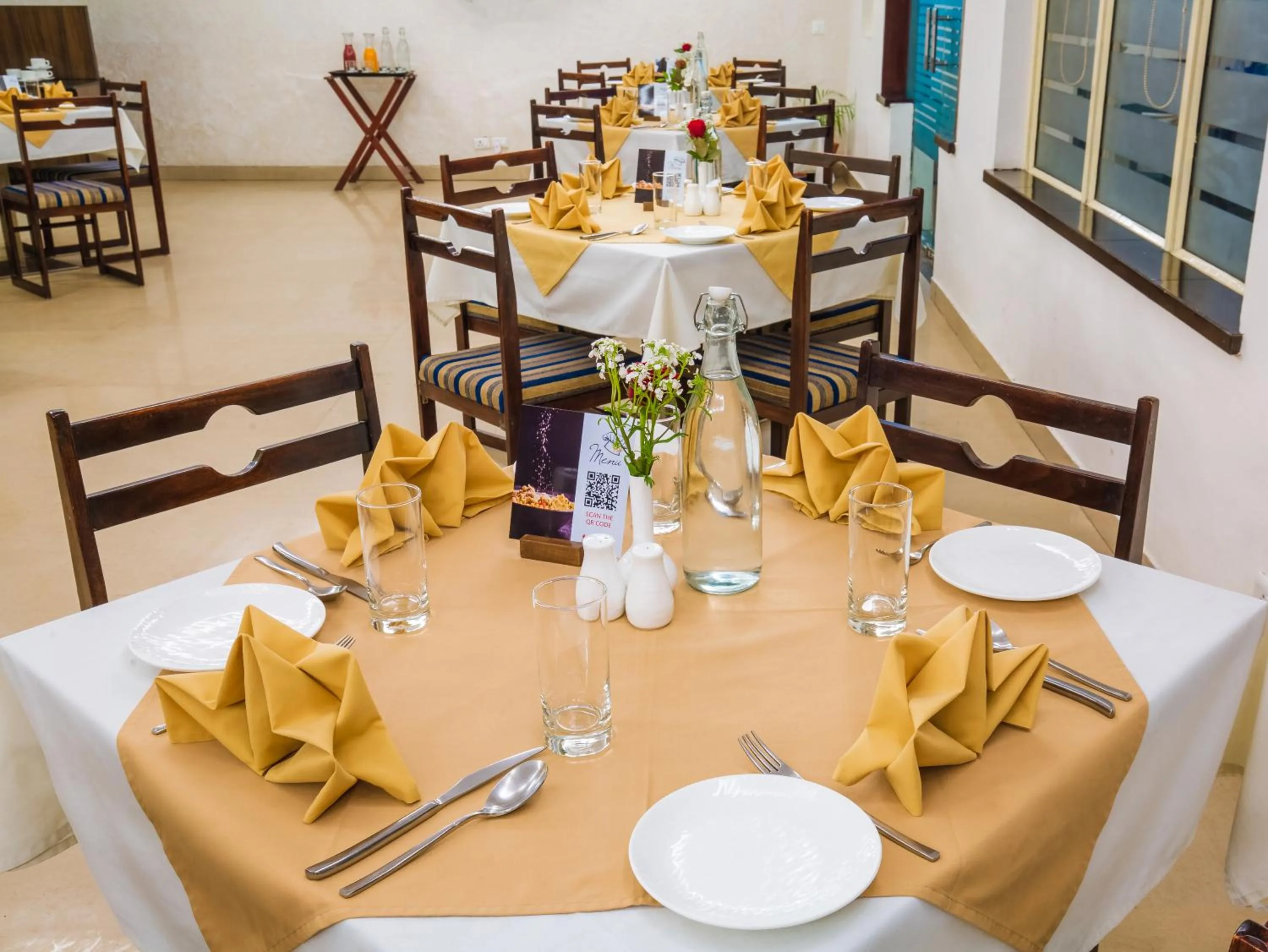 Restaurant/places to eat in Rosewood Apartment Hotel - Pantnagar