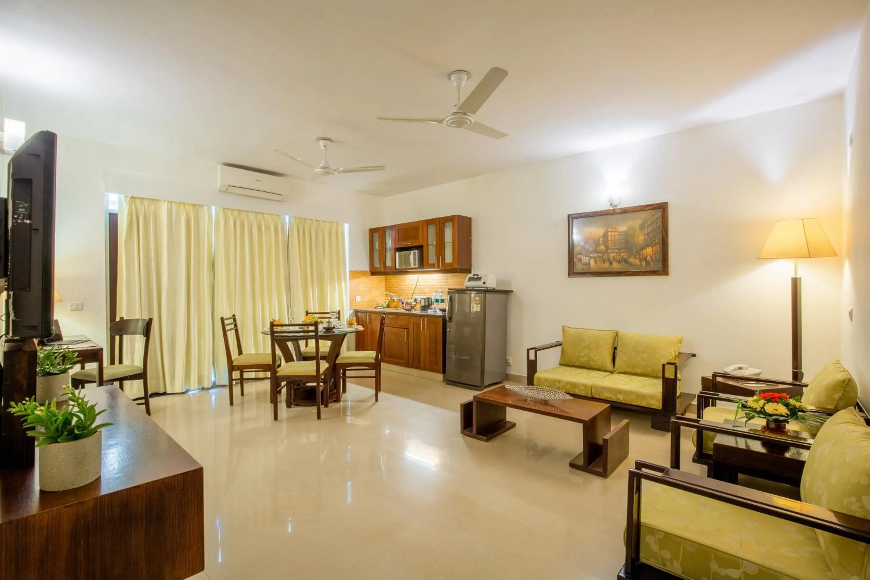 Kitchen or kitchenette in Rosewood Apartment Hotel - Pantnagar