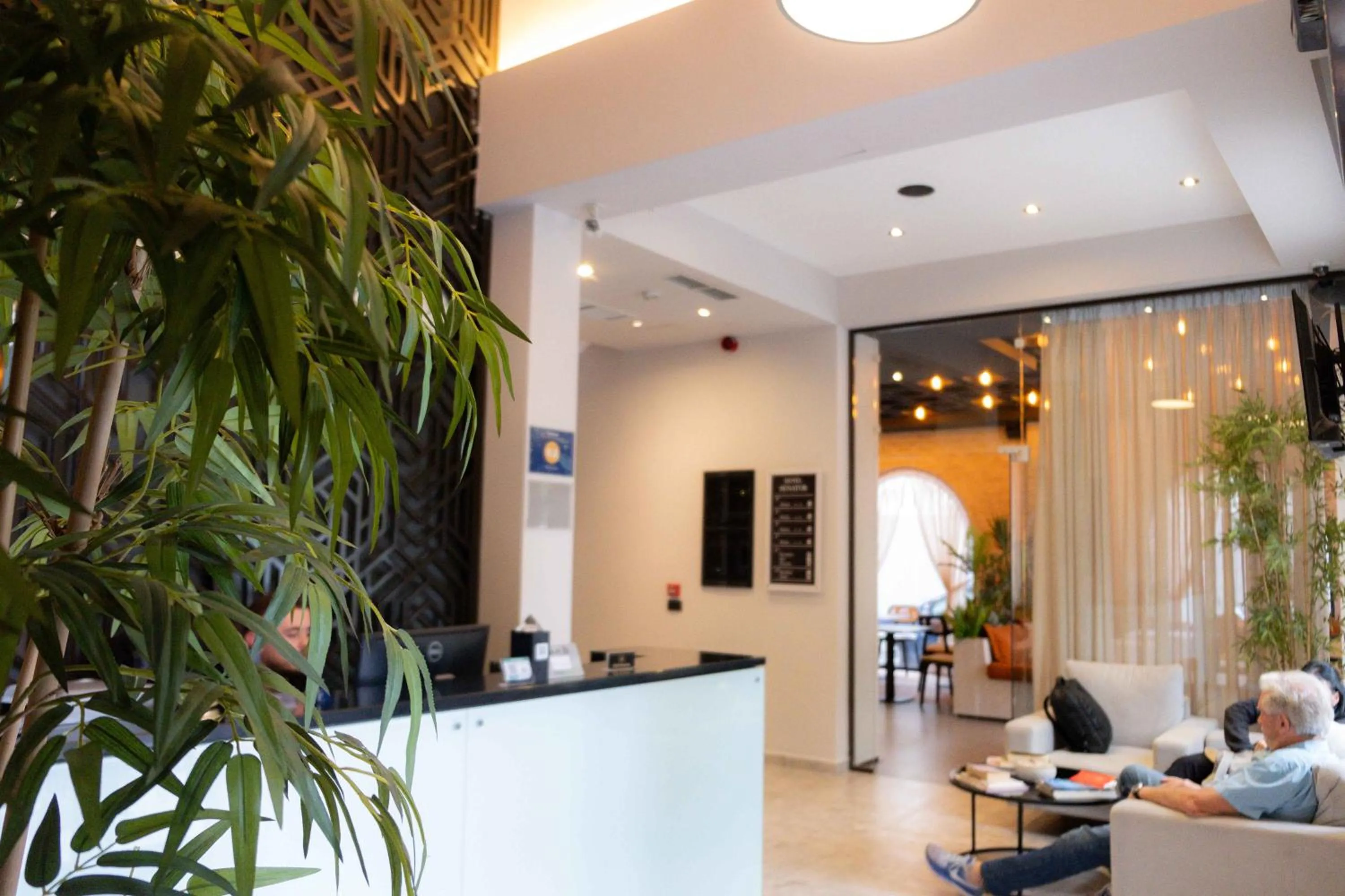 Living room in Senator Hotel