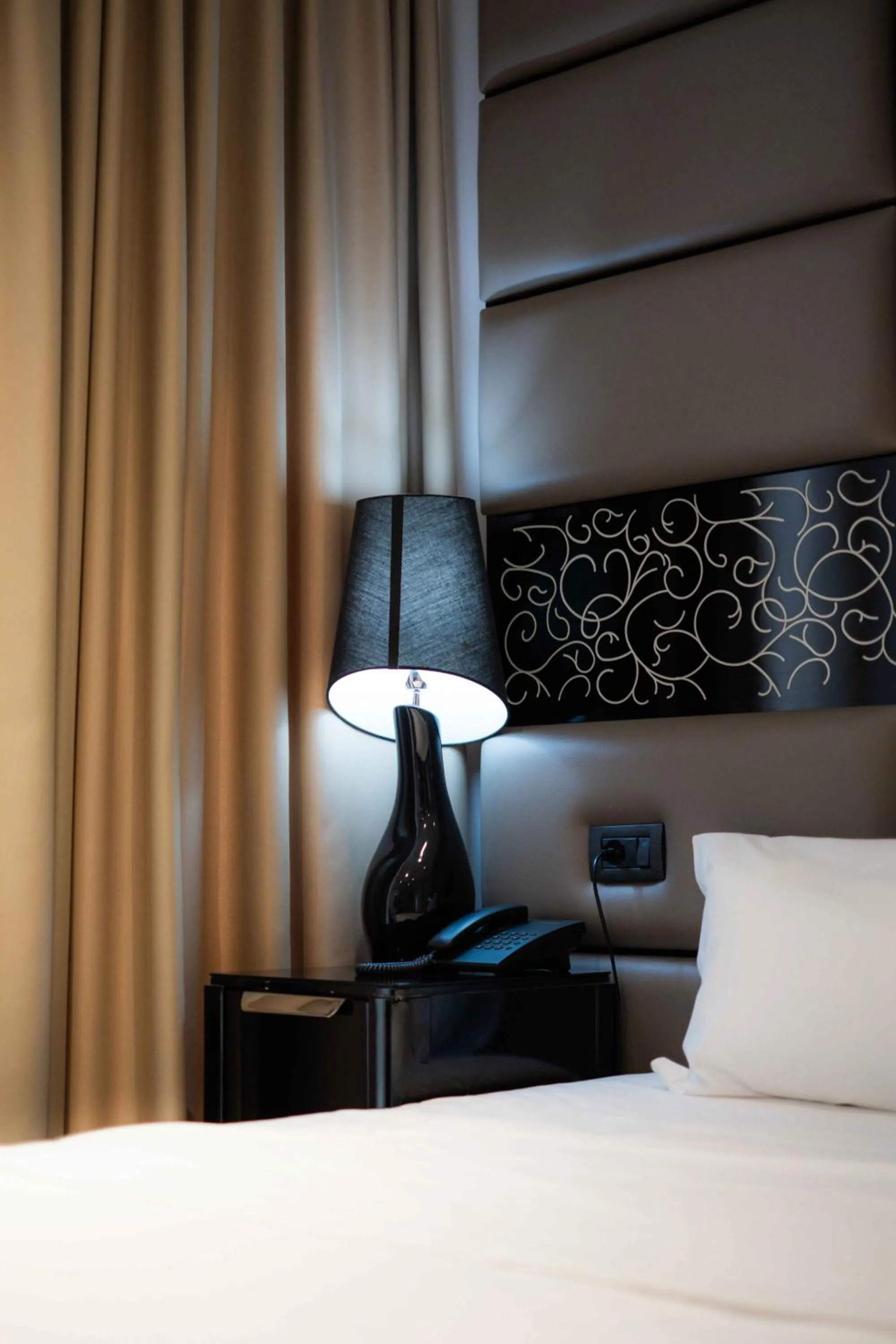 Bedroom, Bed in Senator Hotel