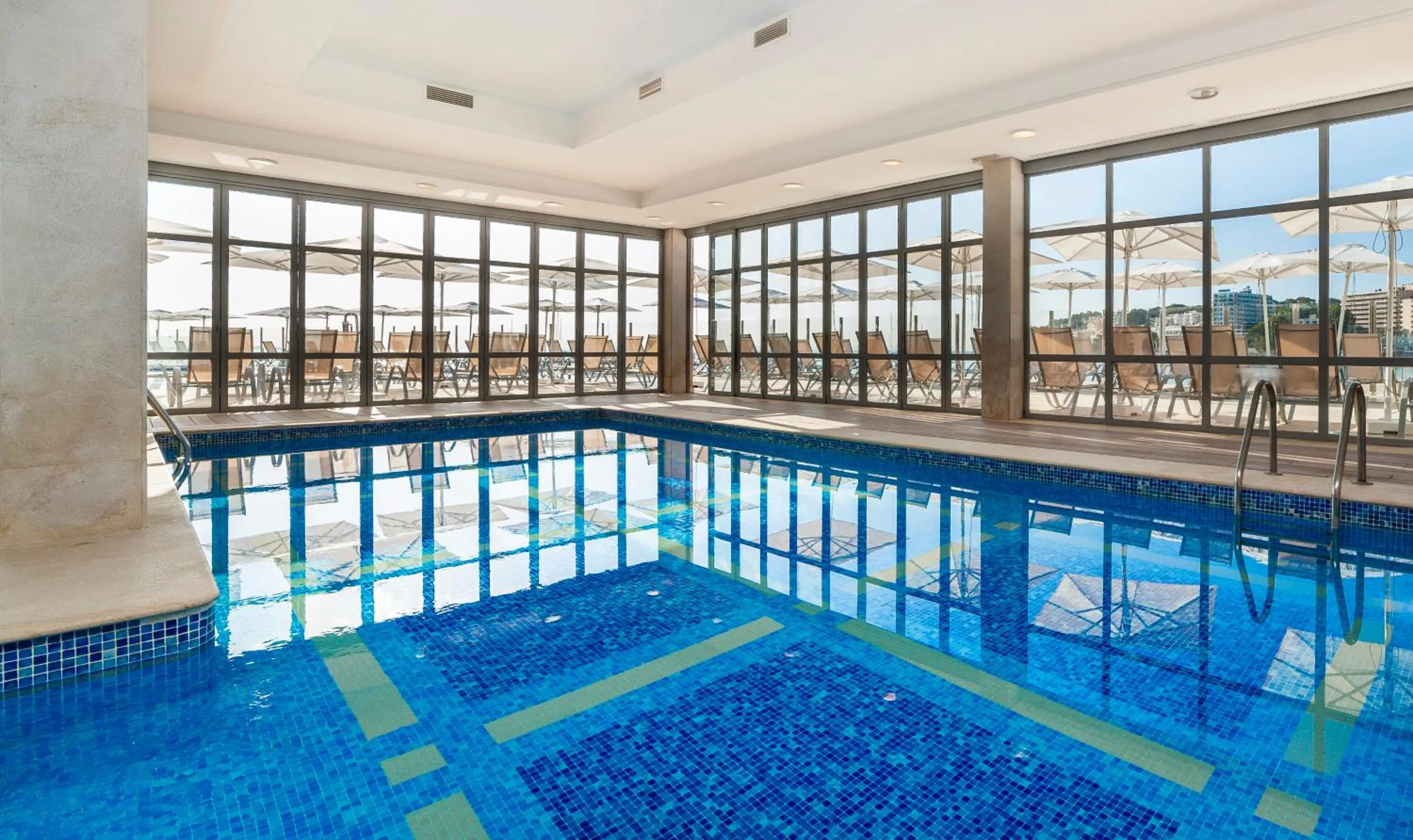 Swimming pool in Globales Santa Lucia - Adults Only 18