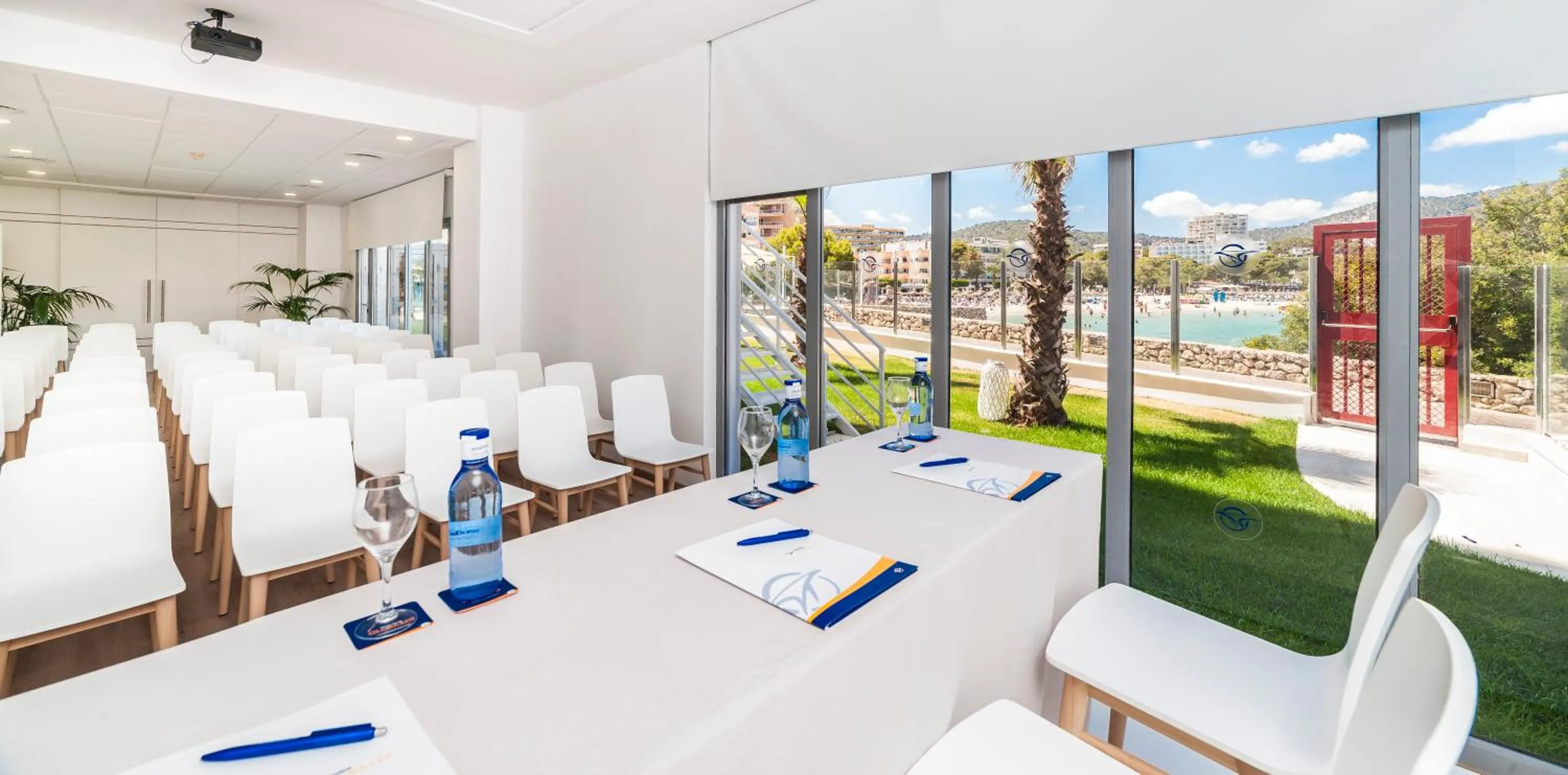 Business facilities in Globales Santa Lucia - Adults Only 18