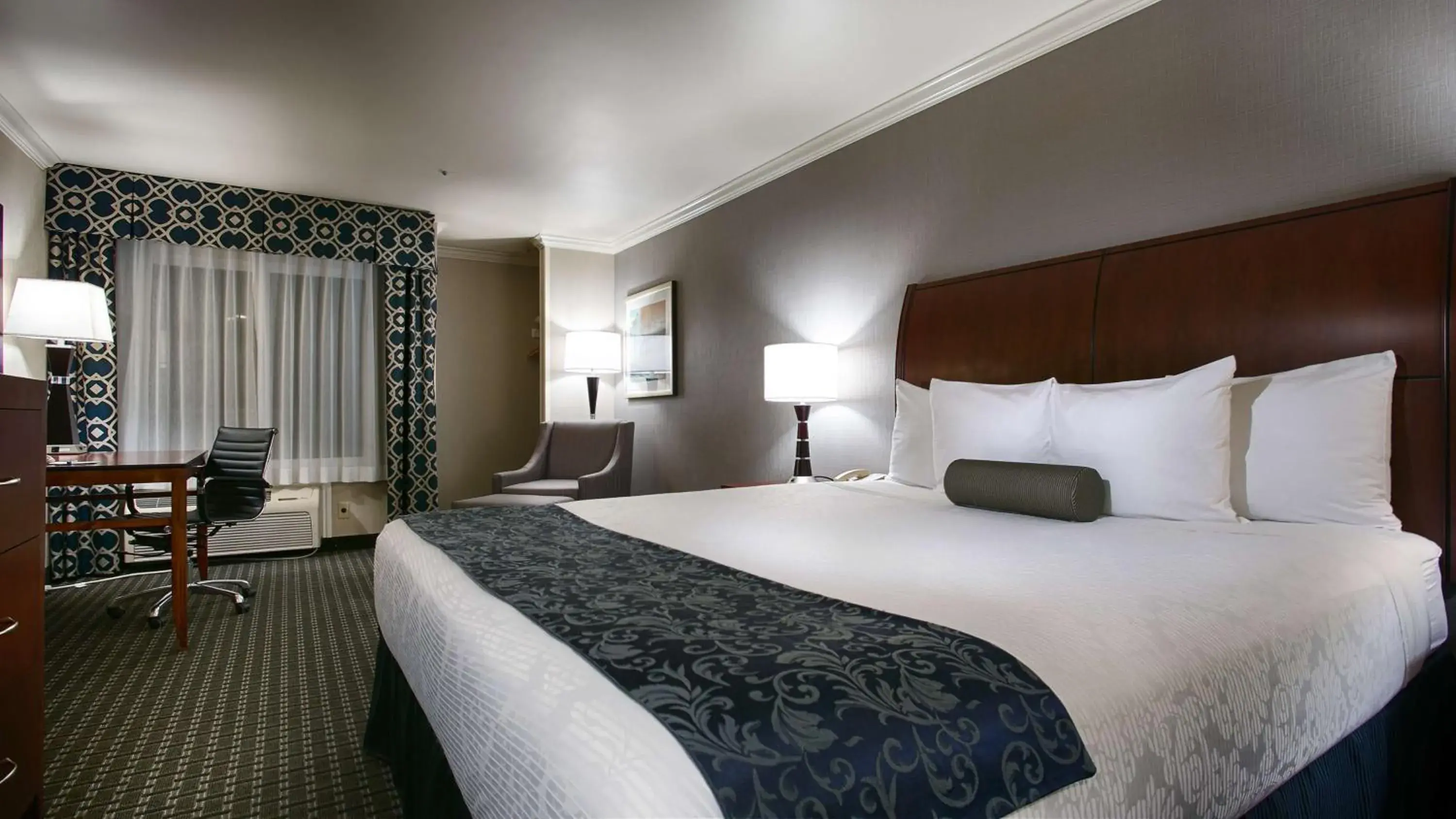 King Room - Non-Smoking in Best Western Plus Marina Shores Hotel King Room - Non-Smoking in Best Western Plus Marina Shores Hotel