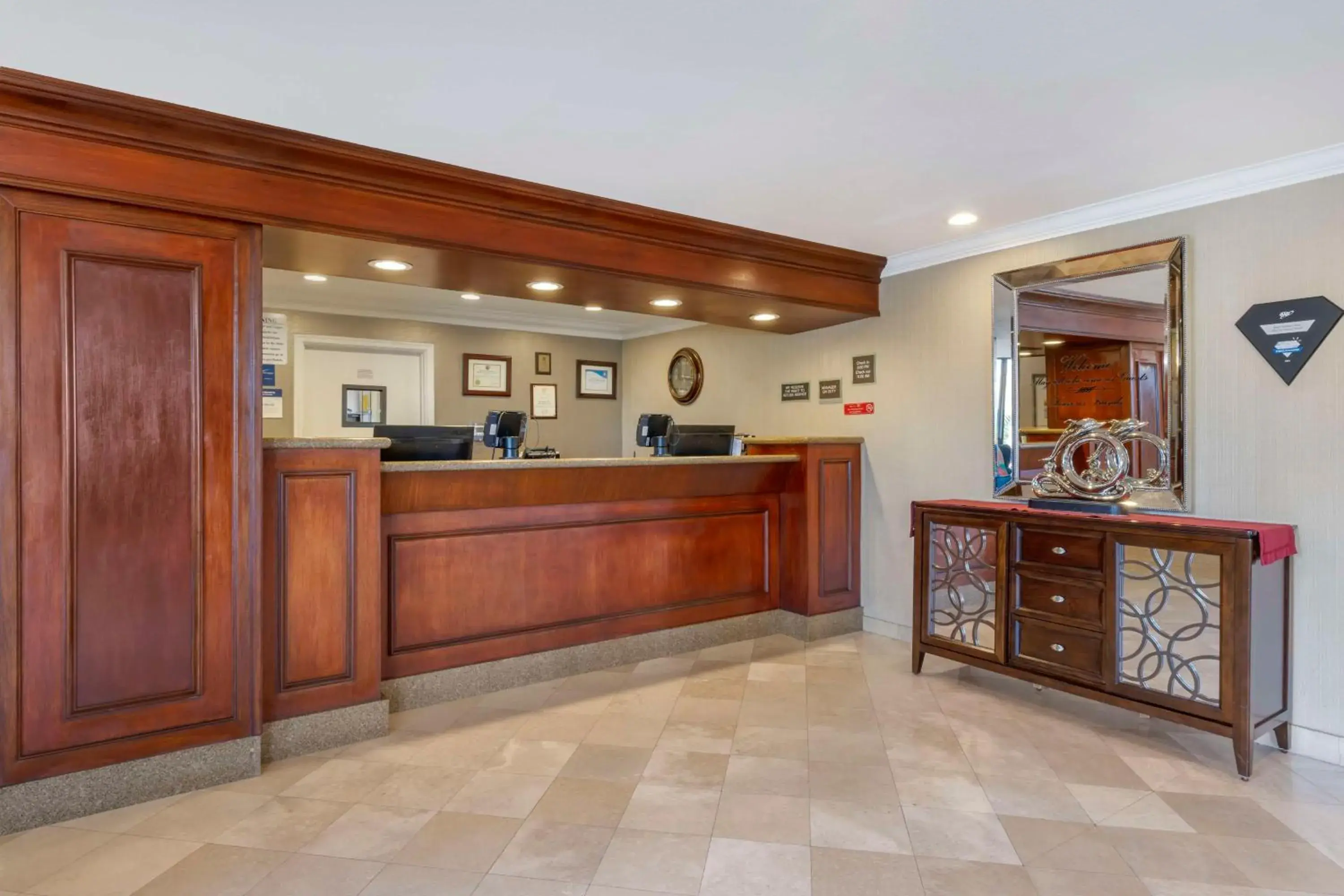 Lobby or reception in Best Western Plus Marina Shores Hotel Lobby or reception in Best Western Plus Marina Shores Hotel