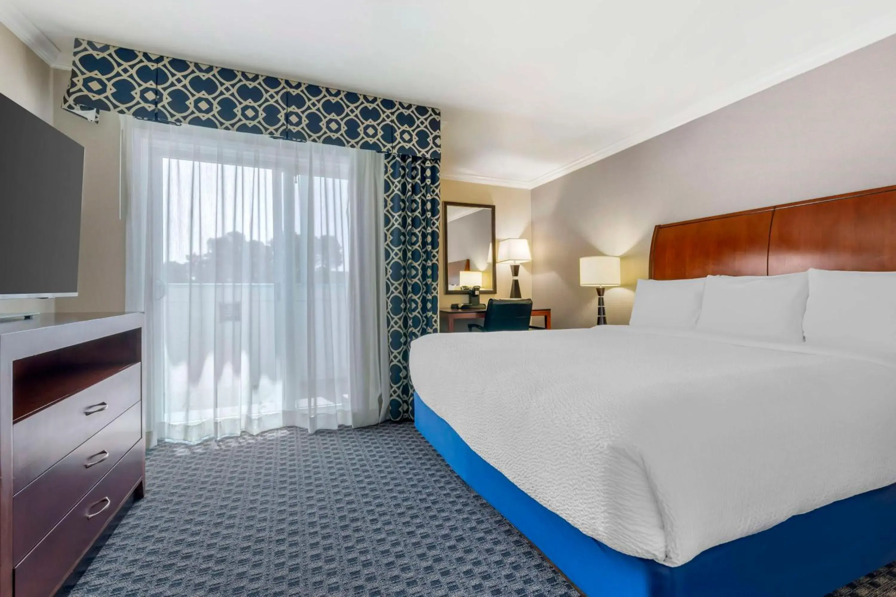 One-Bedroom King Suite with Sofa Bed and Balcony - Non-Smoking in Best Western Plus Marina Shores Hotel One-Bedroom King Suite with Sofa Bed and Balcony - Non-Smoking in Best Western Plus Marina Shores Hotel