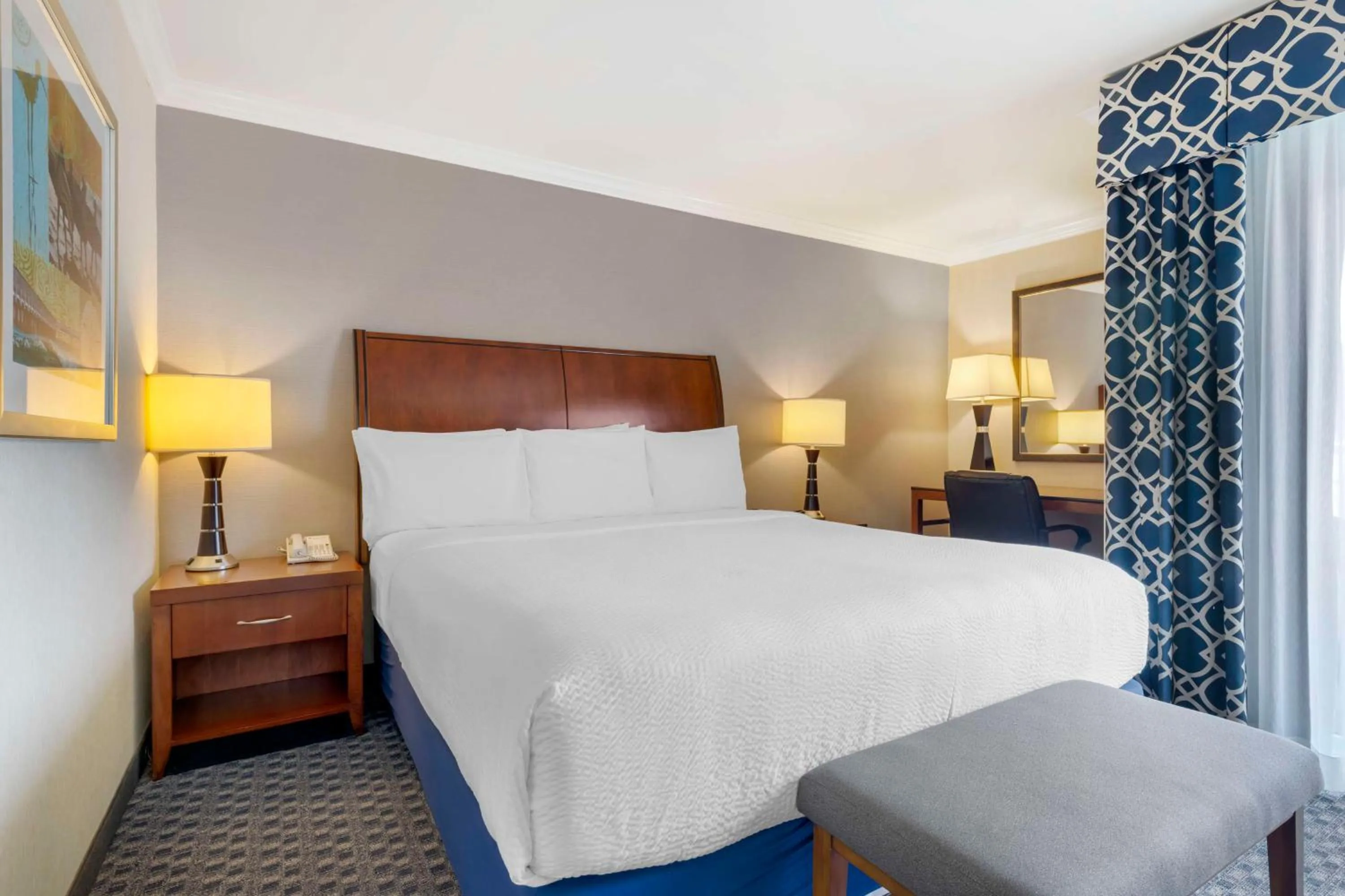 Bedroom, Bed in Best Western Plus Marina Shores Hotel