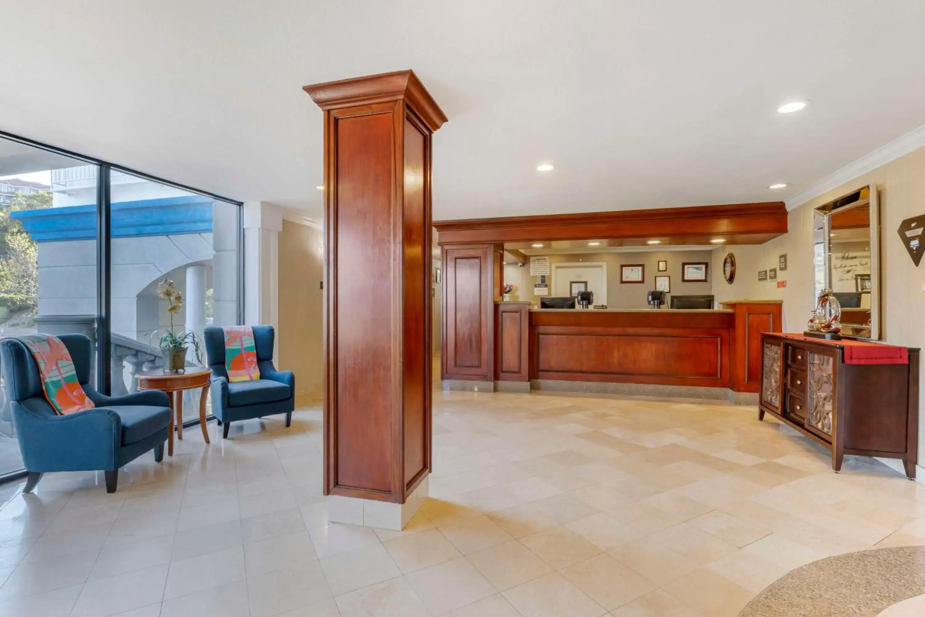 Lobby or reception in Best Western Plus Marina Shores Hotel Lobby or reception in Best Western Plus Marina Shores Hotel