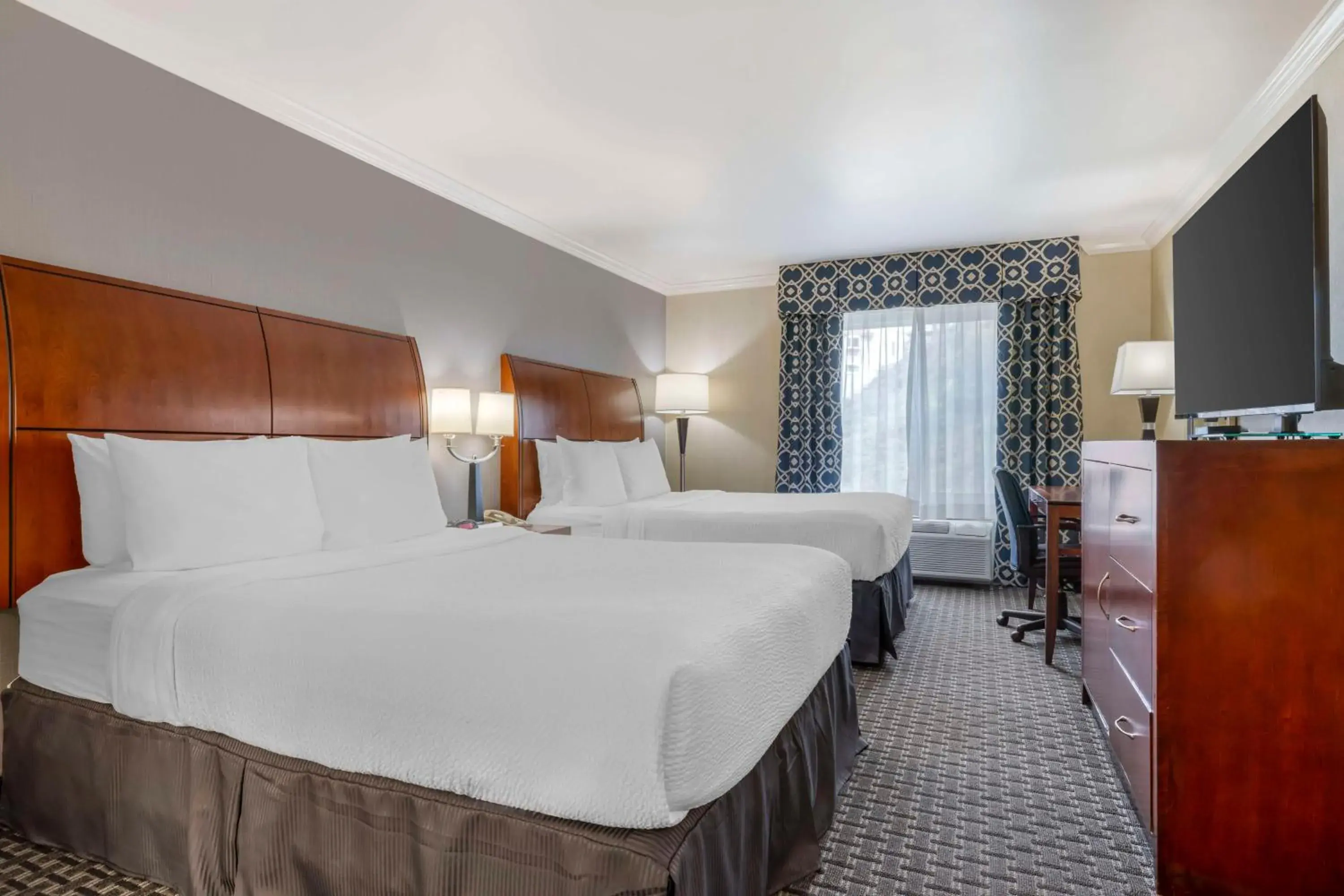 Queen Room with Two Queen Beds - Non-Smoking in Best Western Plus Marina Shores Hotel Queen Room with Two Queen Beds - Non-Smoking in Best Western Plus Marina Shores Hotel