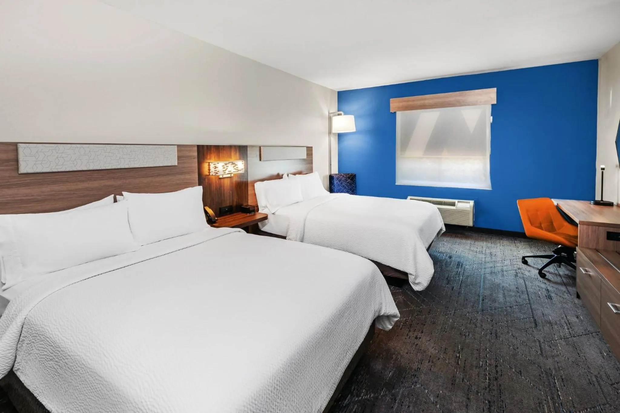 Photo of the whole room, Bed in Holiday Inn Express Hotel & Suites Henderson - Traffic Star by IHG