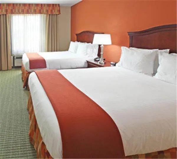 Bed in Holiday Inn Express Hotel & Suites Henderson - Traffic Star by IHG