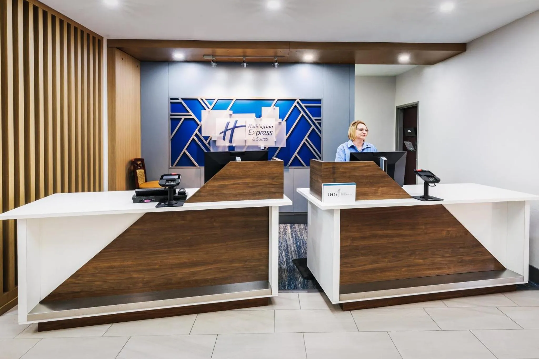 Property building in Holiday Inn Express Hotel & Suites Henderson - Traffic Star by IHG