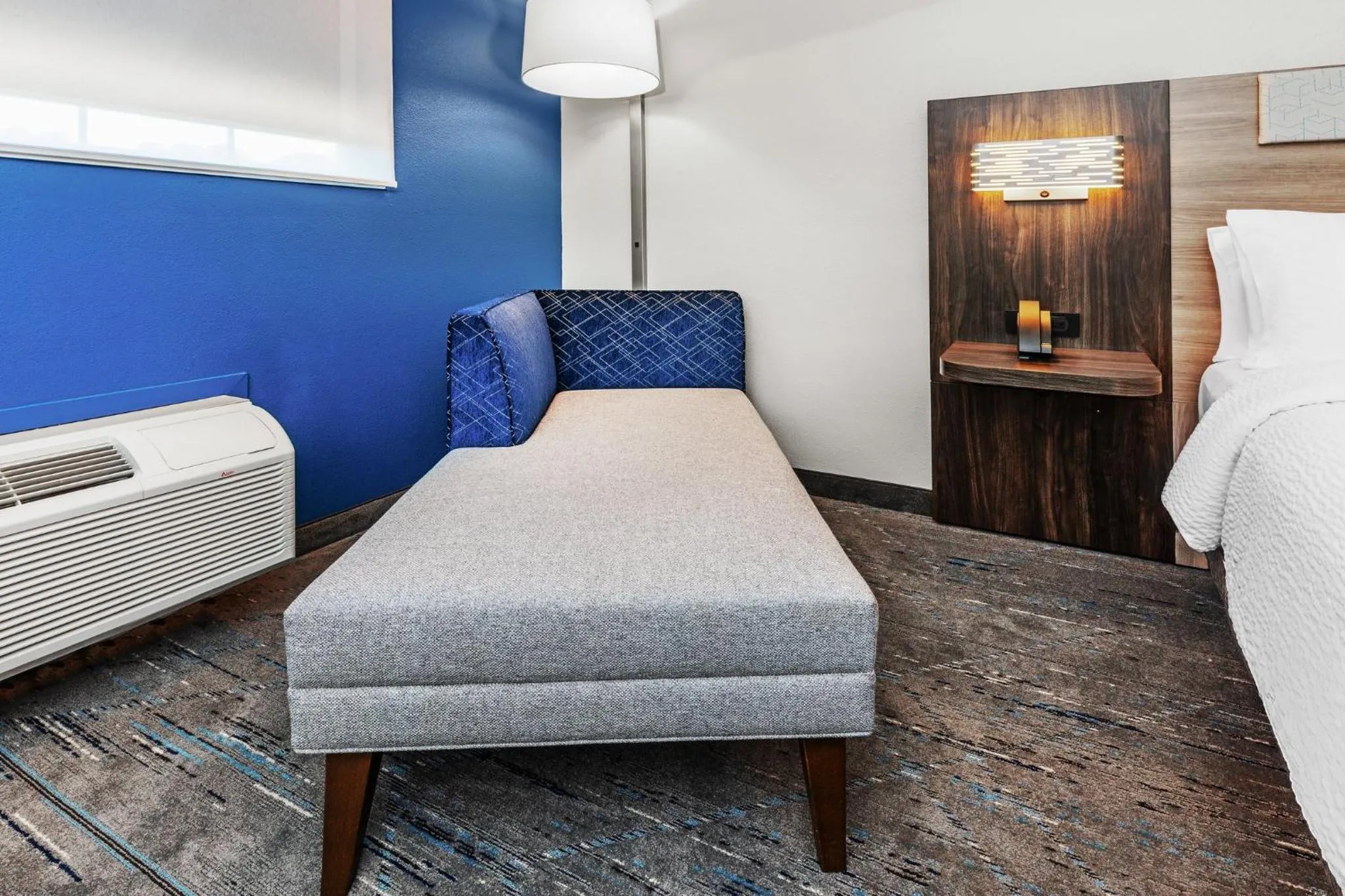 Photo of the whole room, Bed in Holiday Inn Express Hotel & Suites Henderson - Traffic Star by IHG