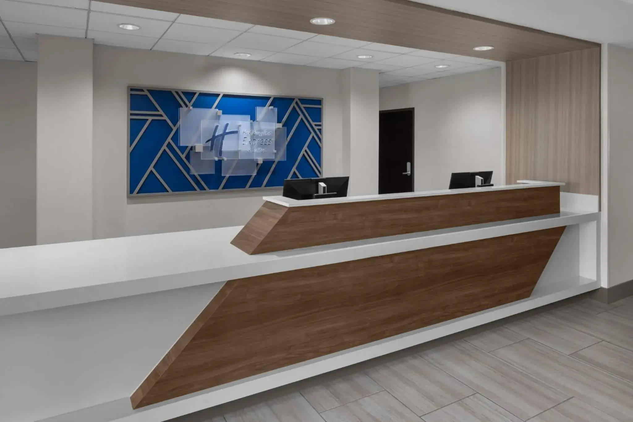 Property building in Holiday Inn Express & Suites Midland Loop 250 by IHG Property building in Holiday Inn Express & Suites Midland Loop 250 by IHG