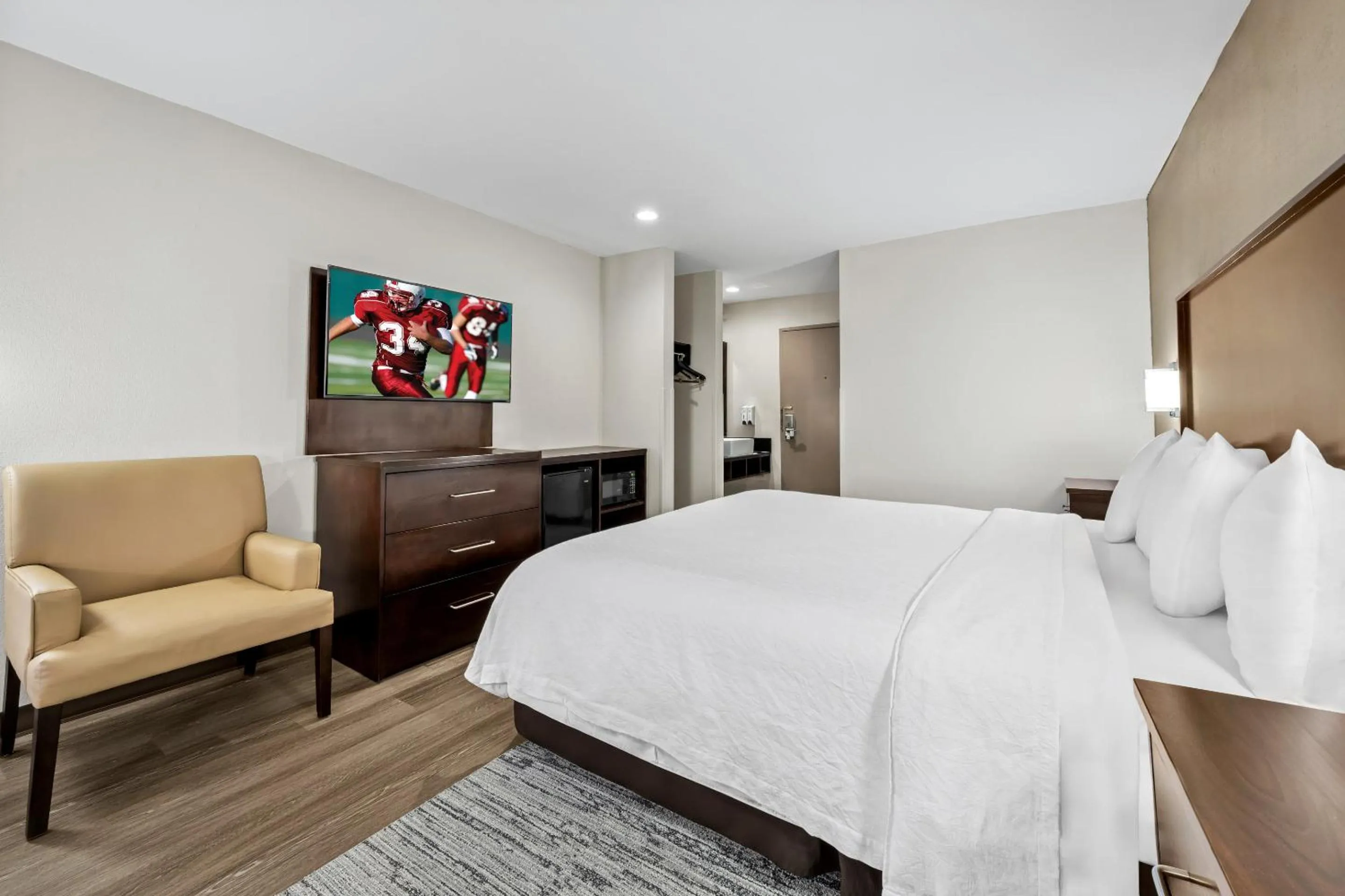 Photo of the whole room, Bed in Red Roof PLUS Henderson