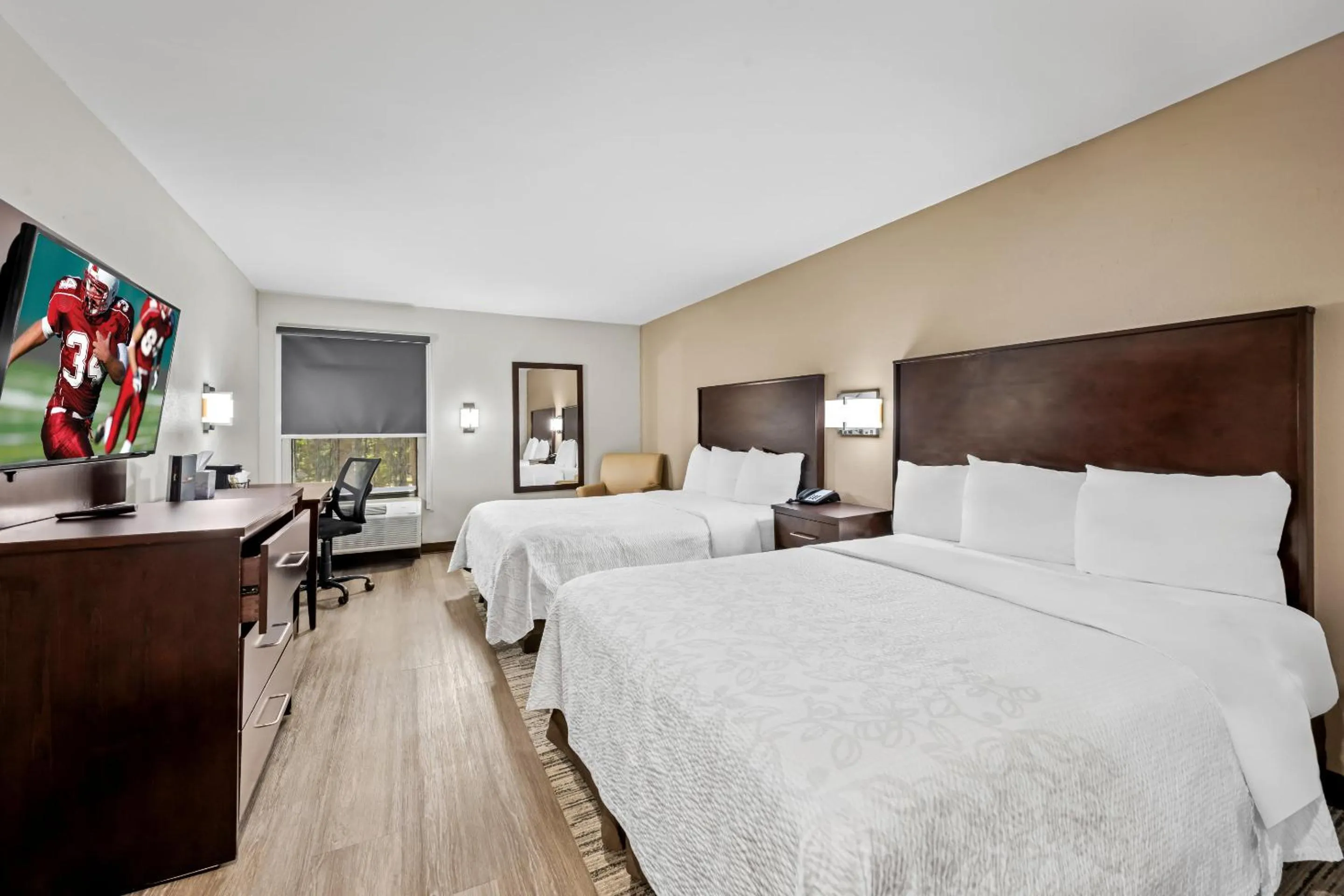 Photo of the whole room, Bed in Red Roof PLUS Henderson