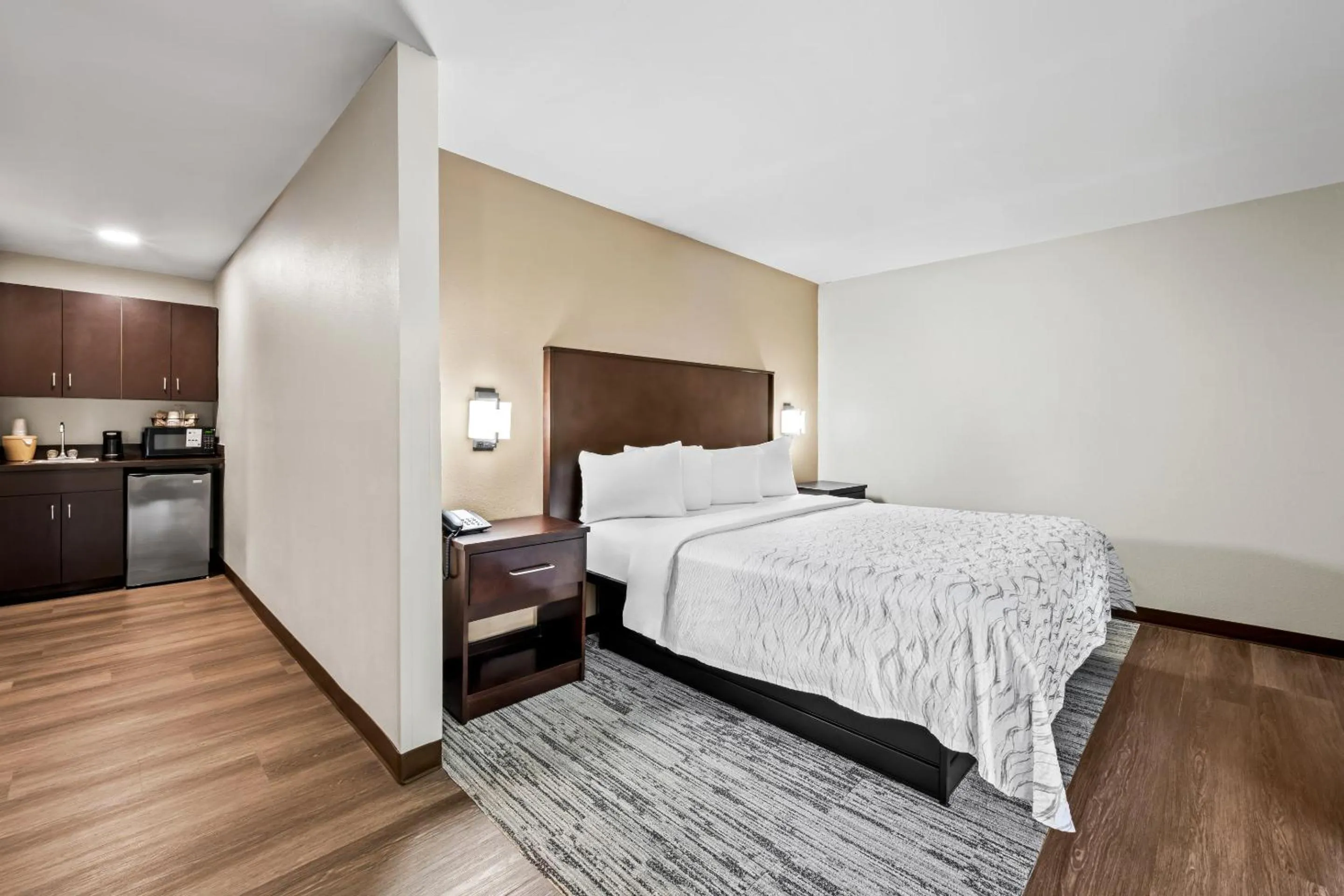 Photo of the whole room, Bed in Red Roof PLUS Henderson