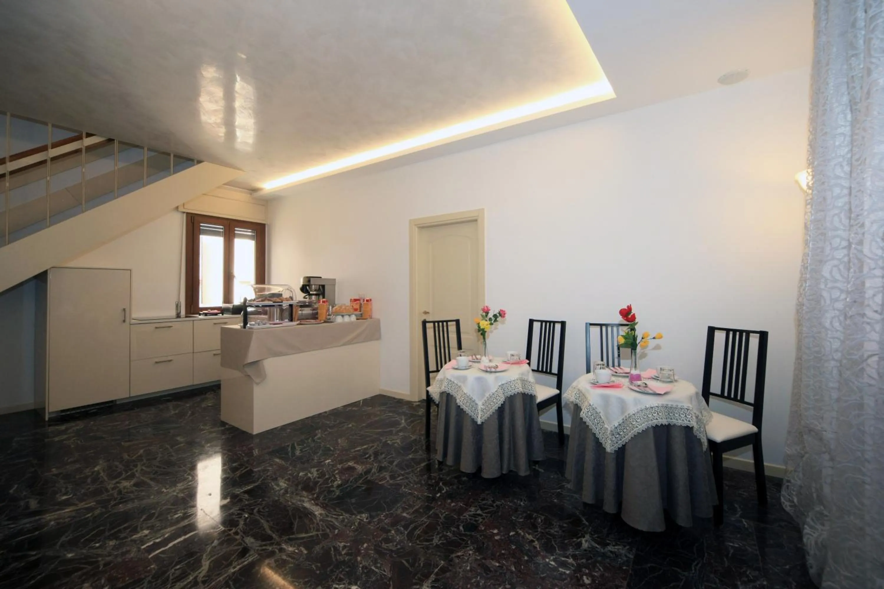 Communal kitchen in B&B Rialto Dream