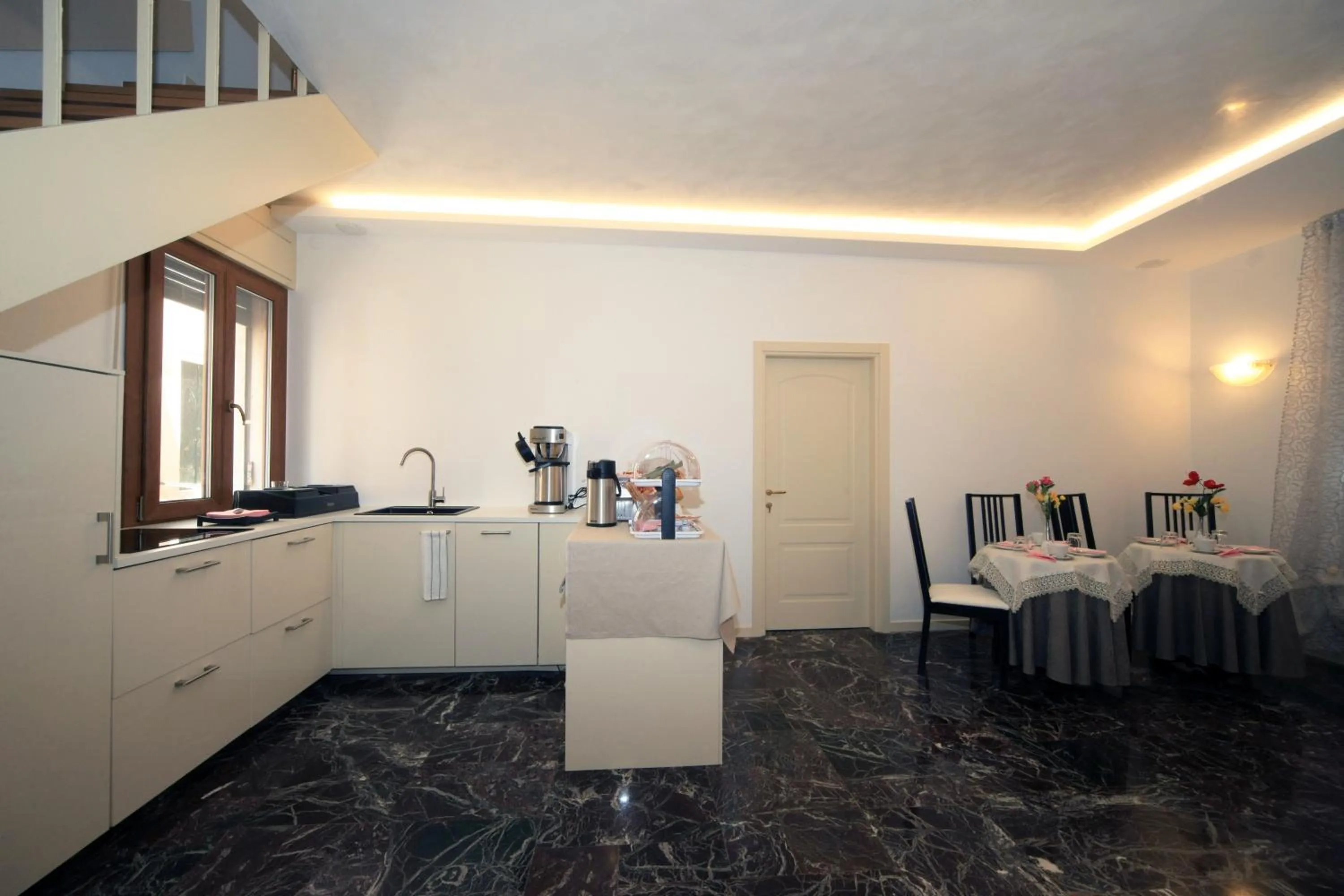 Communal kitchen in B&B Rialto Dream