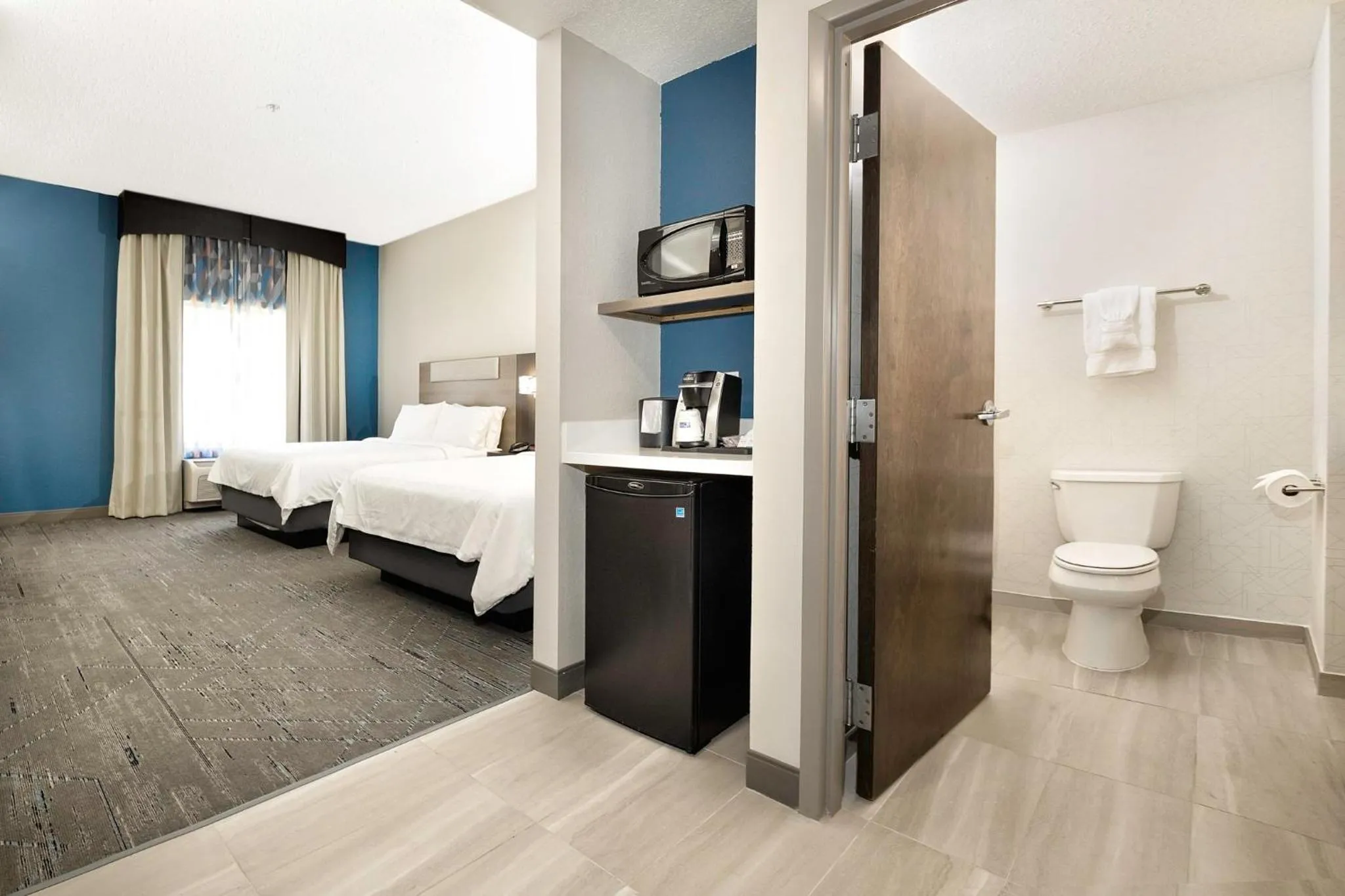 Photo of the whole room, Bed in Holiday Inn Express Hotel & Suites Festus-South St. Louis by IHG