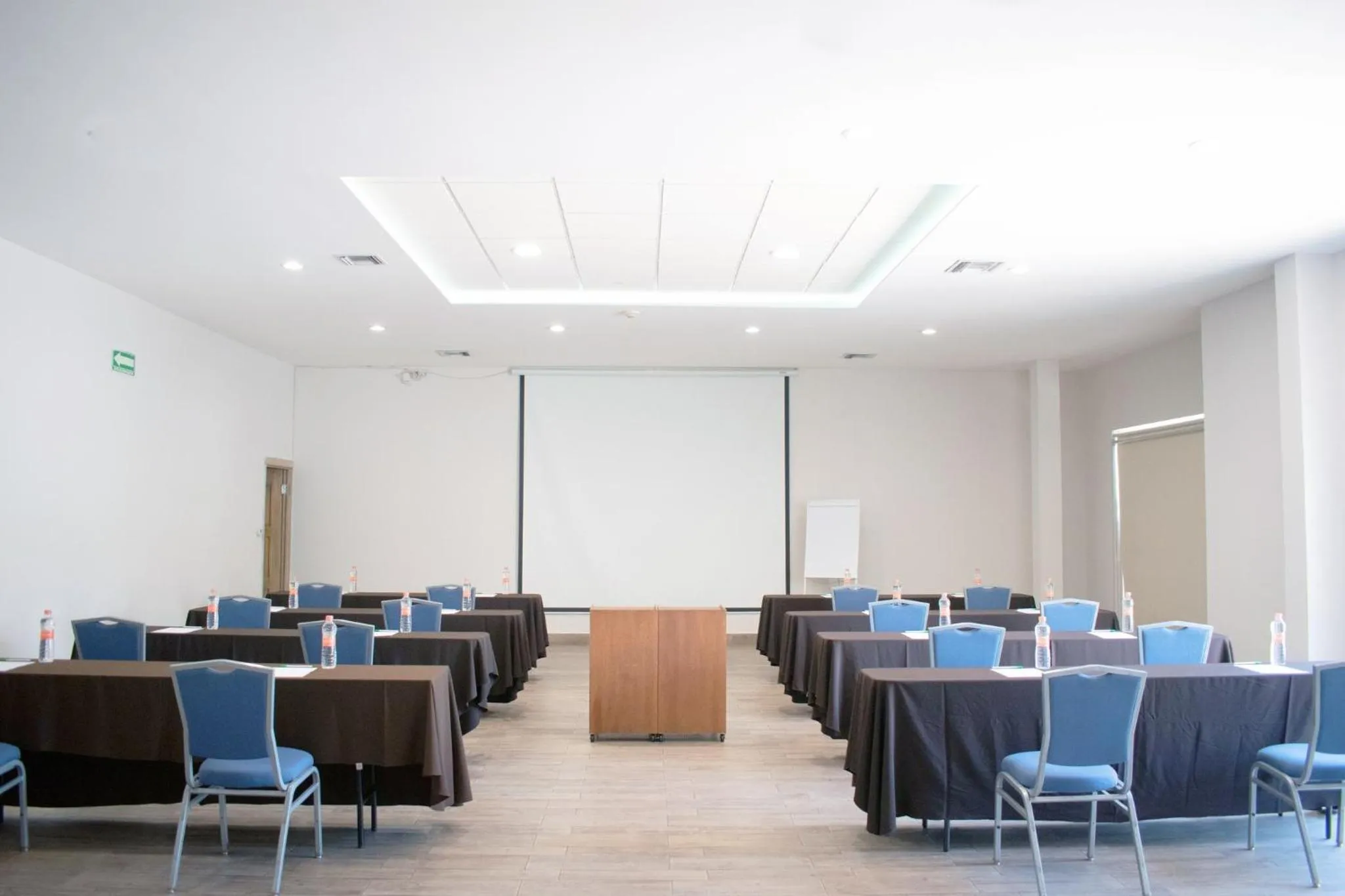Meeting/conference room in voco Hermosillo by IHG