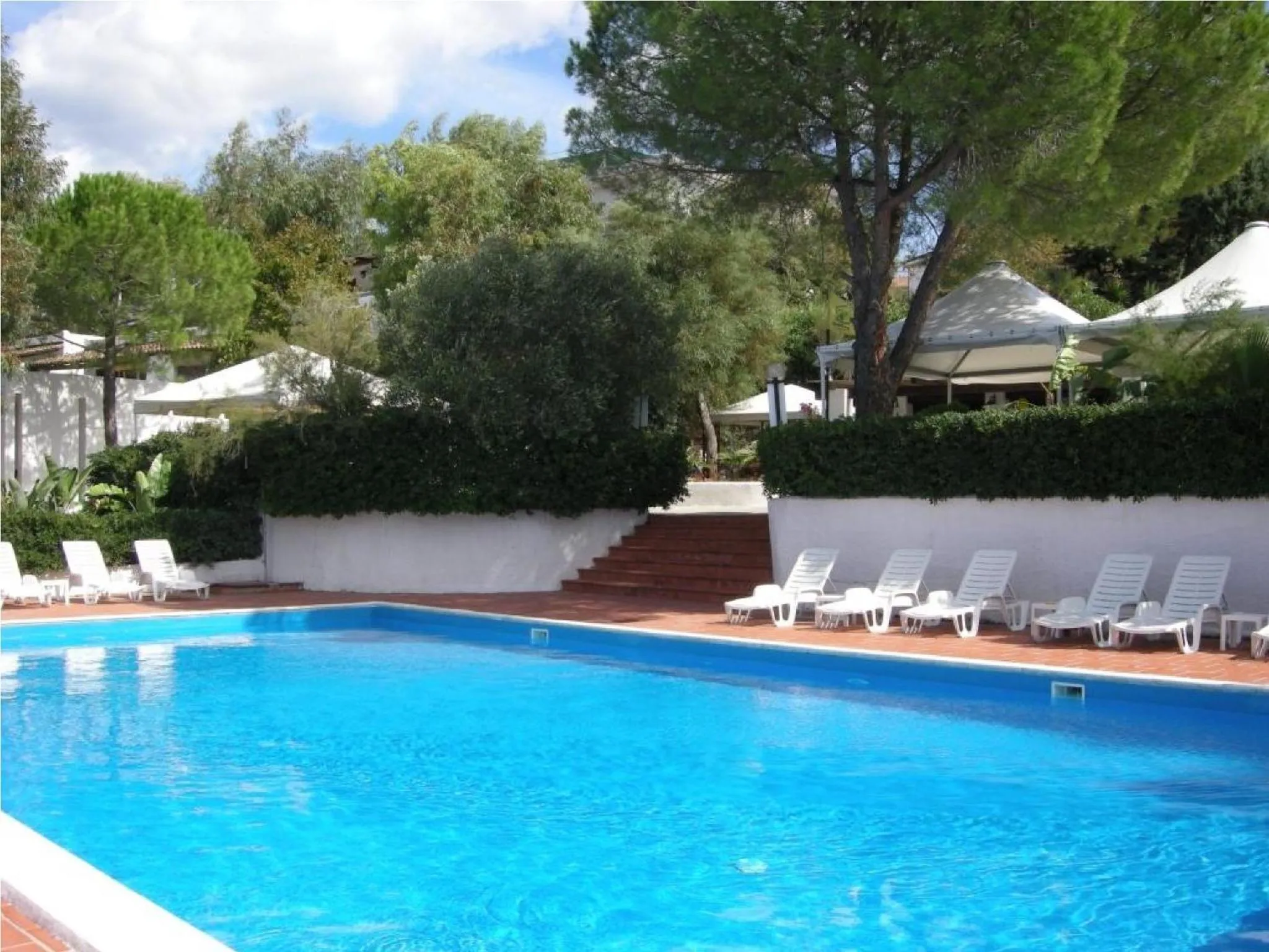 Swimming pool in Macinelle