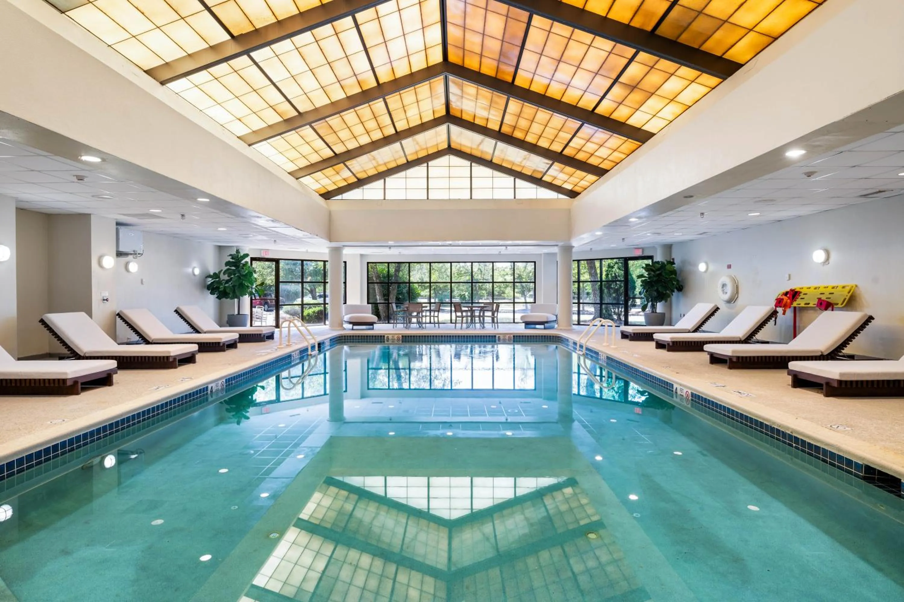 Swimming pool in DoubleTree by Hilton Fairfield Hotel & Suites